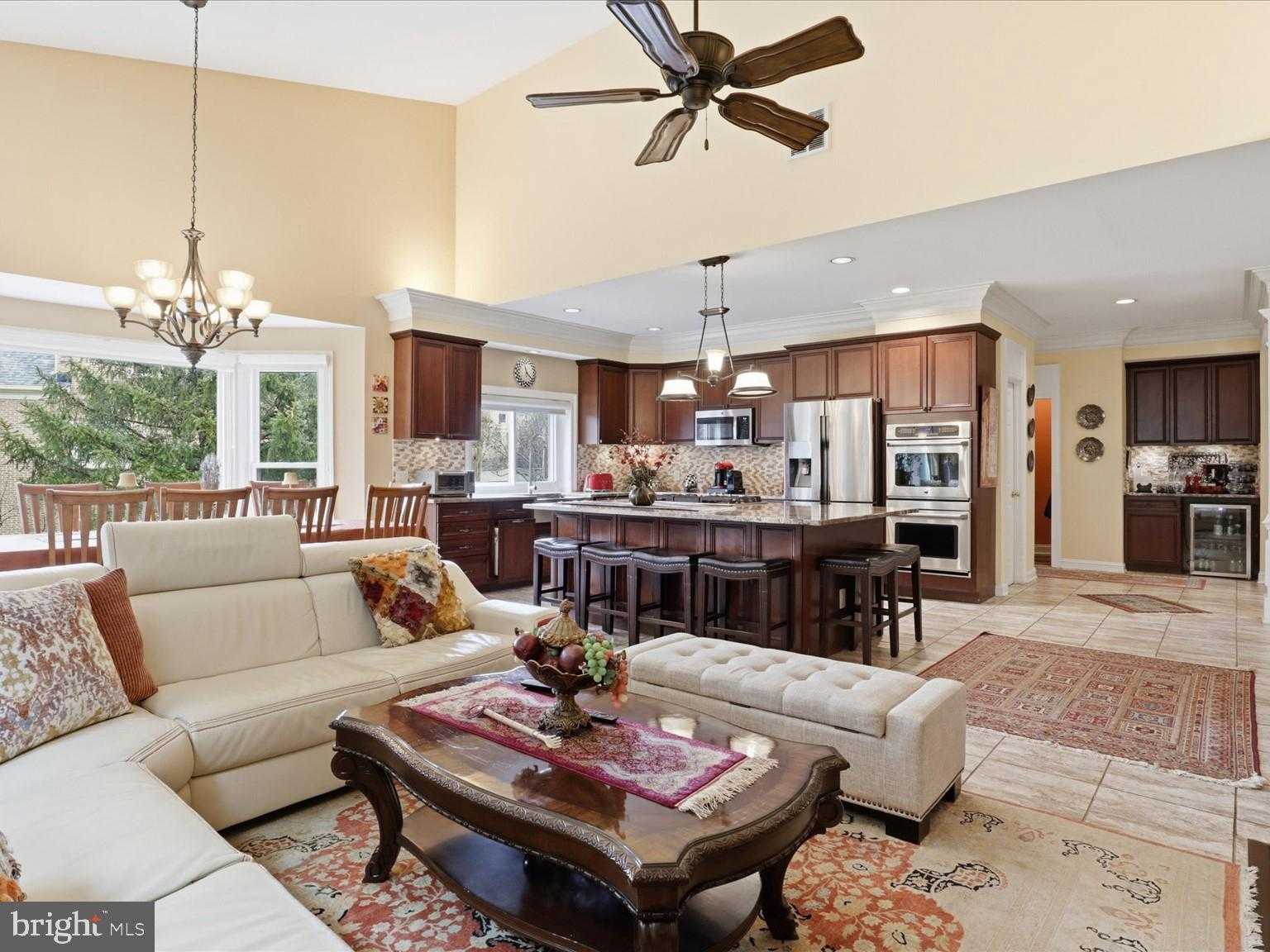 1465 Mayhurst Blvd photo 10