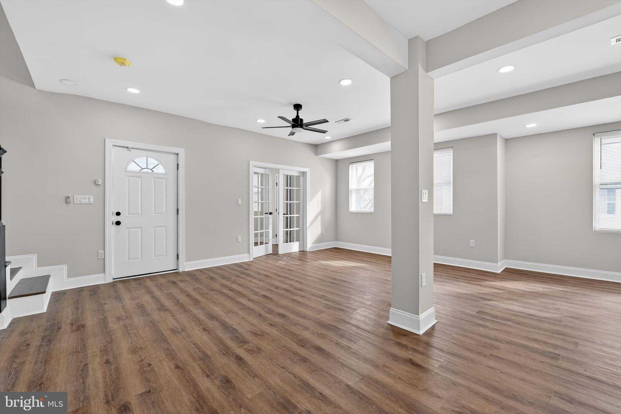 2911 Pinewood Ave photo 4