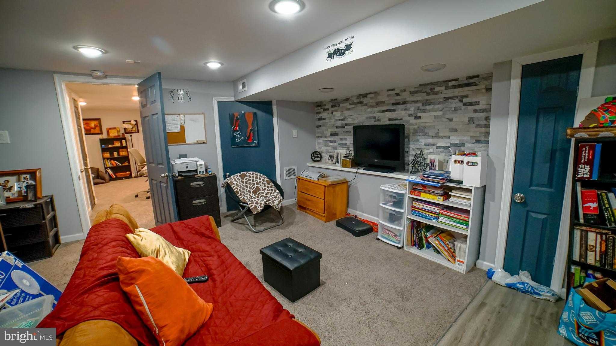 5635 N 10th St photo 12