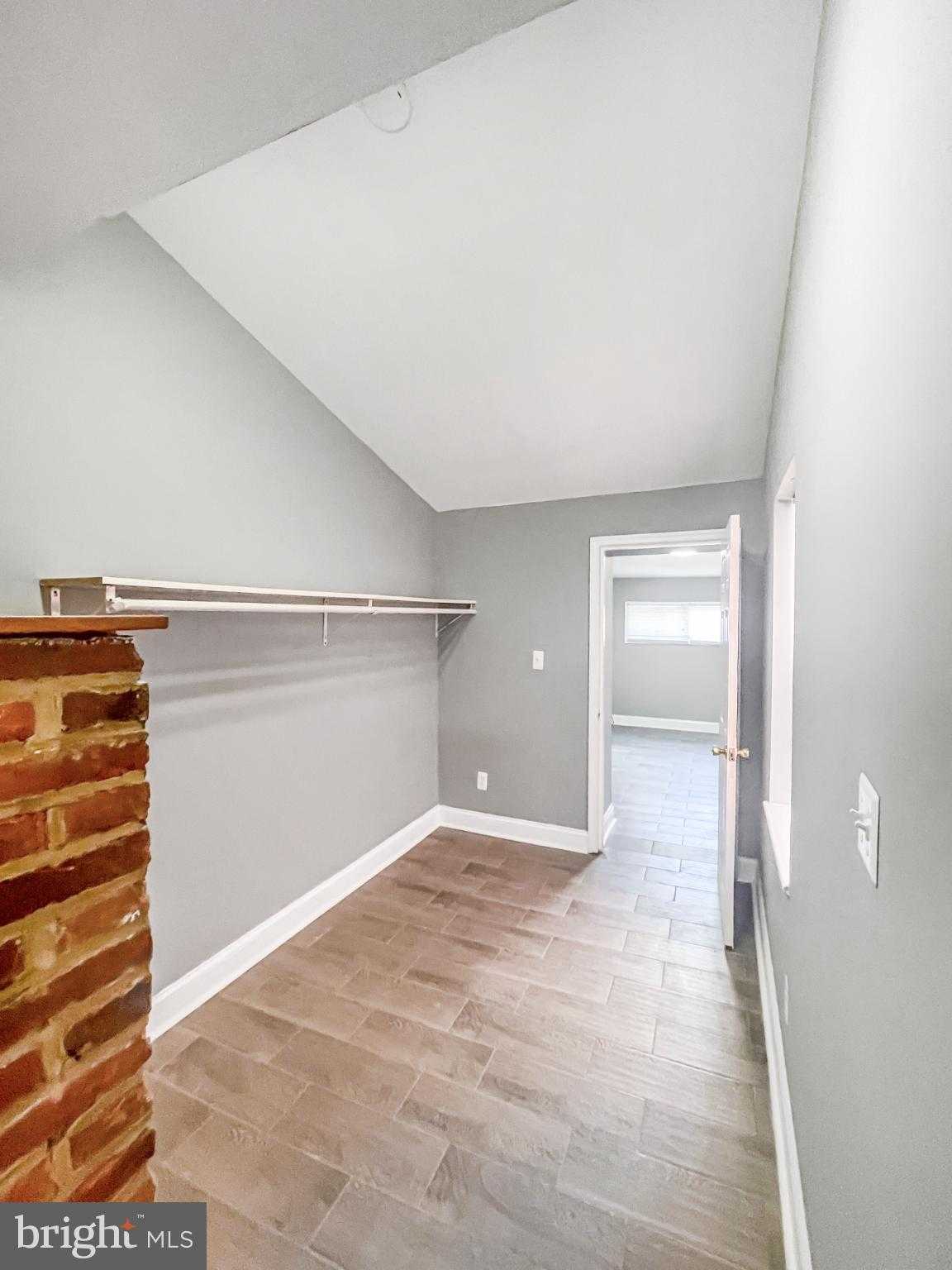 1434 Light St photo 4