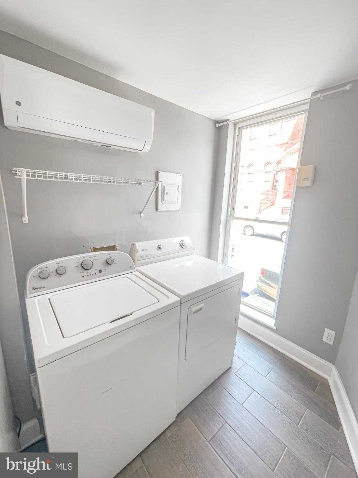 1434 Light St photo 9