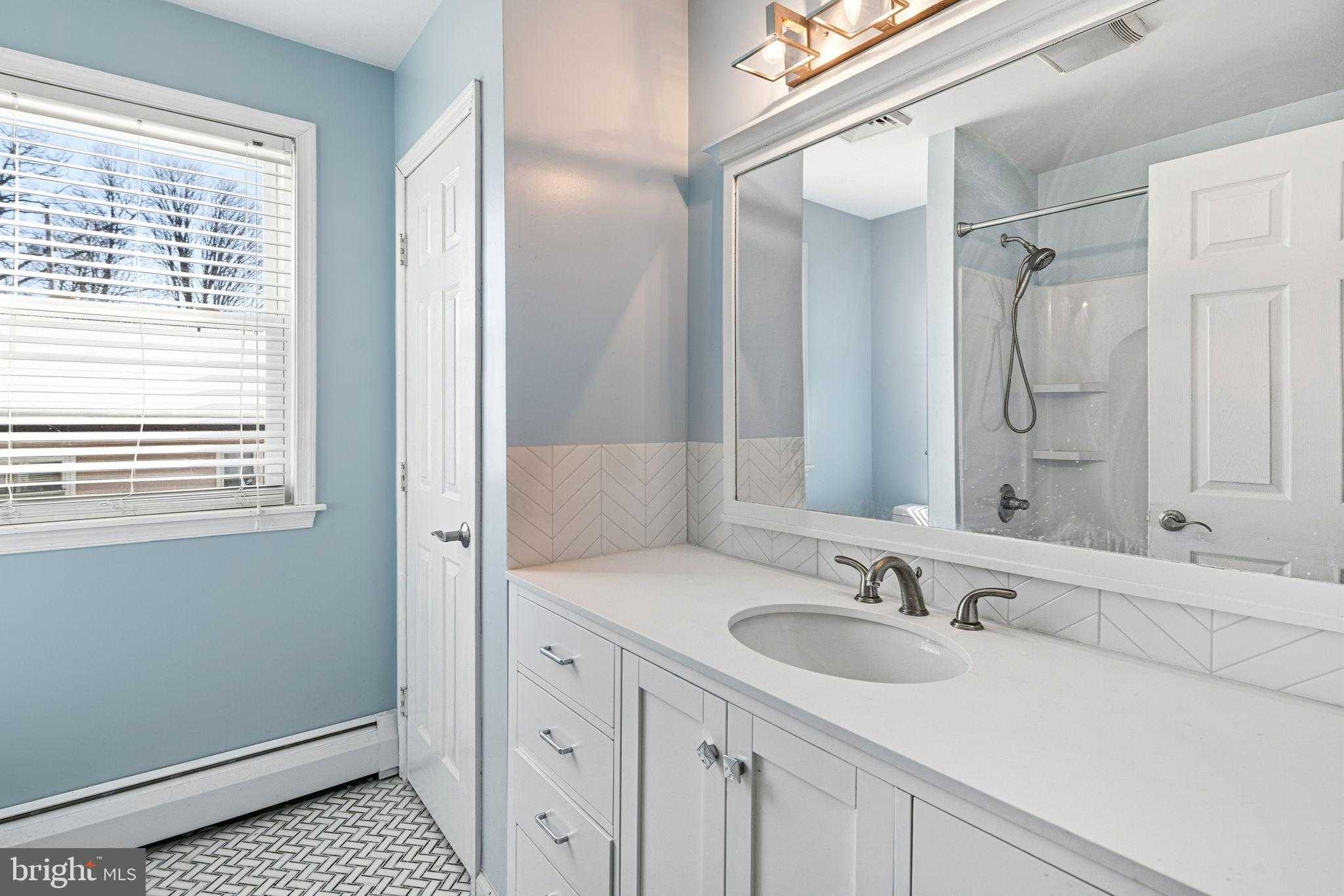 4767 Tremont Ave photo 19