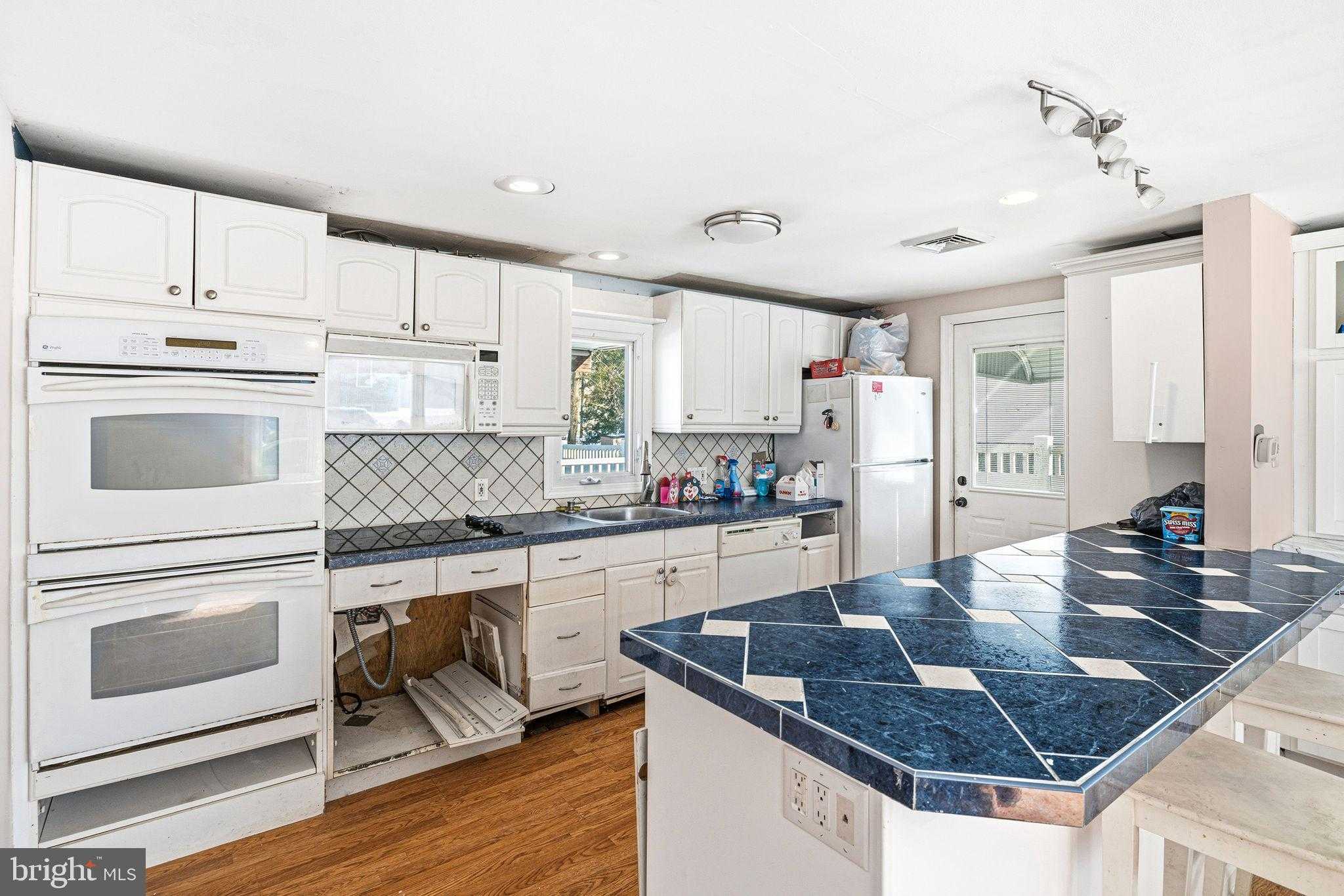 4767 Tremont Ave photo 7