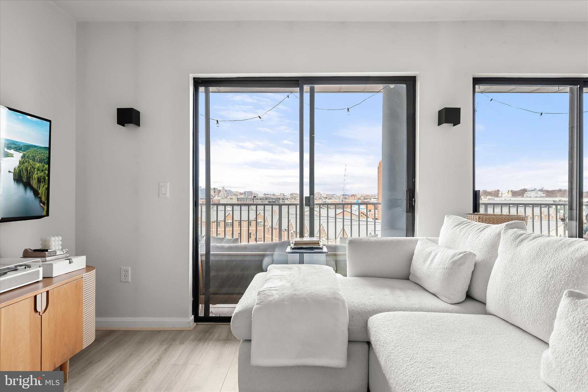 2702 Lighthouse Pt E Unit 522 photo 10