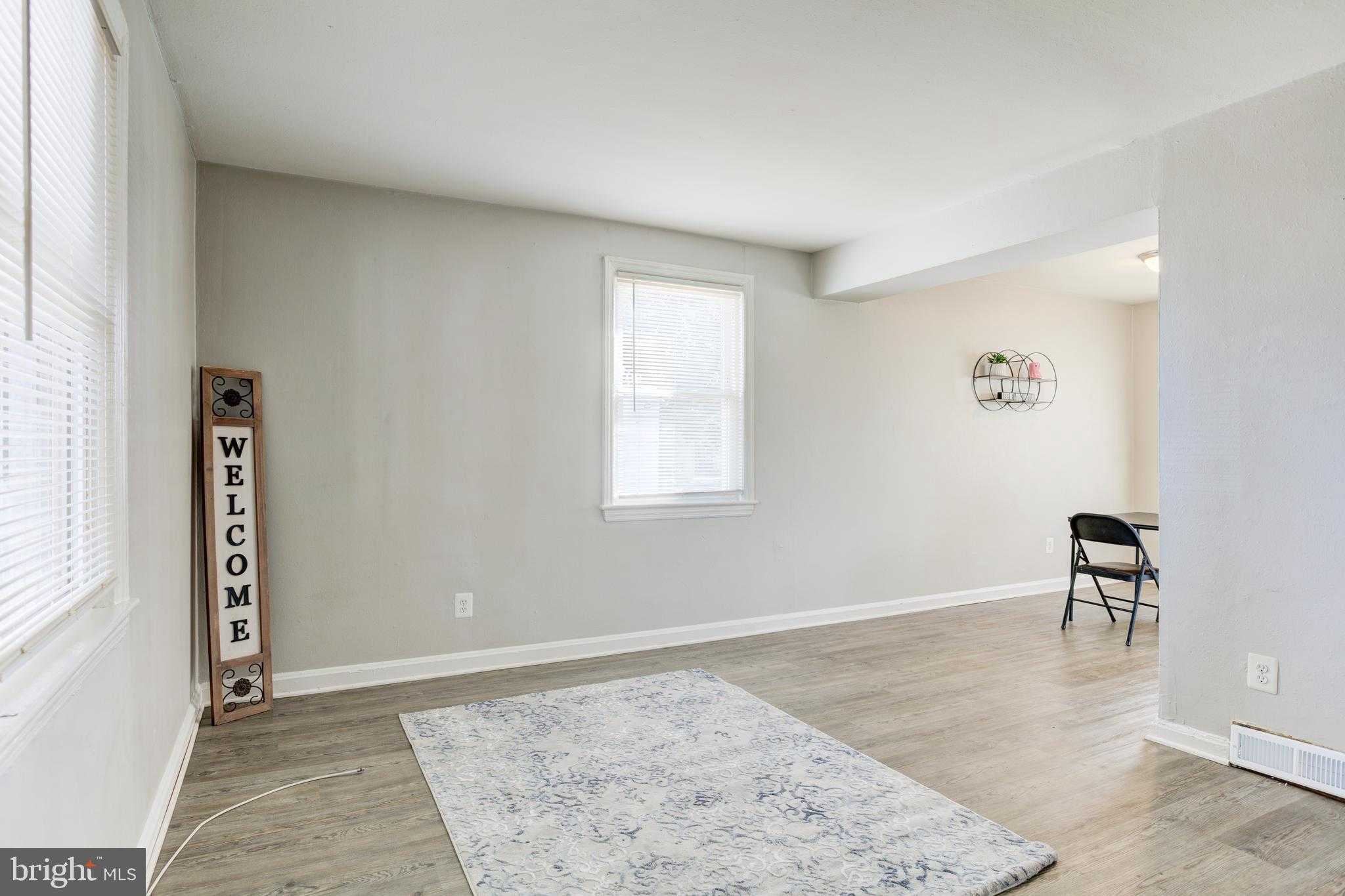 3835 26th Ave photo 3