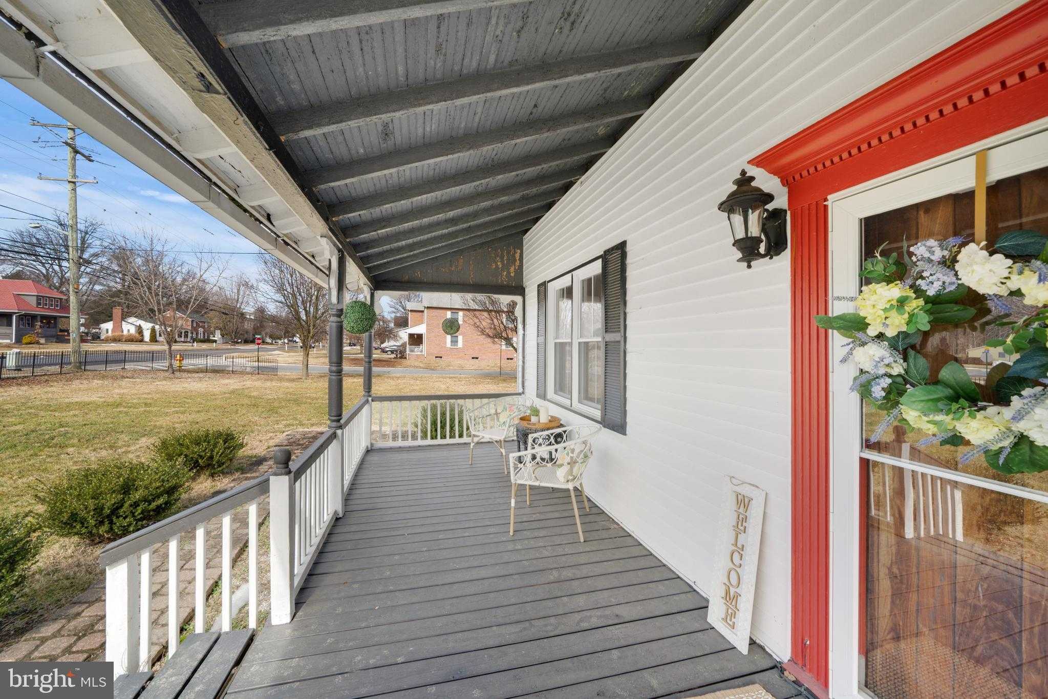 590 Aiken Ave photo 16