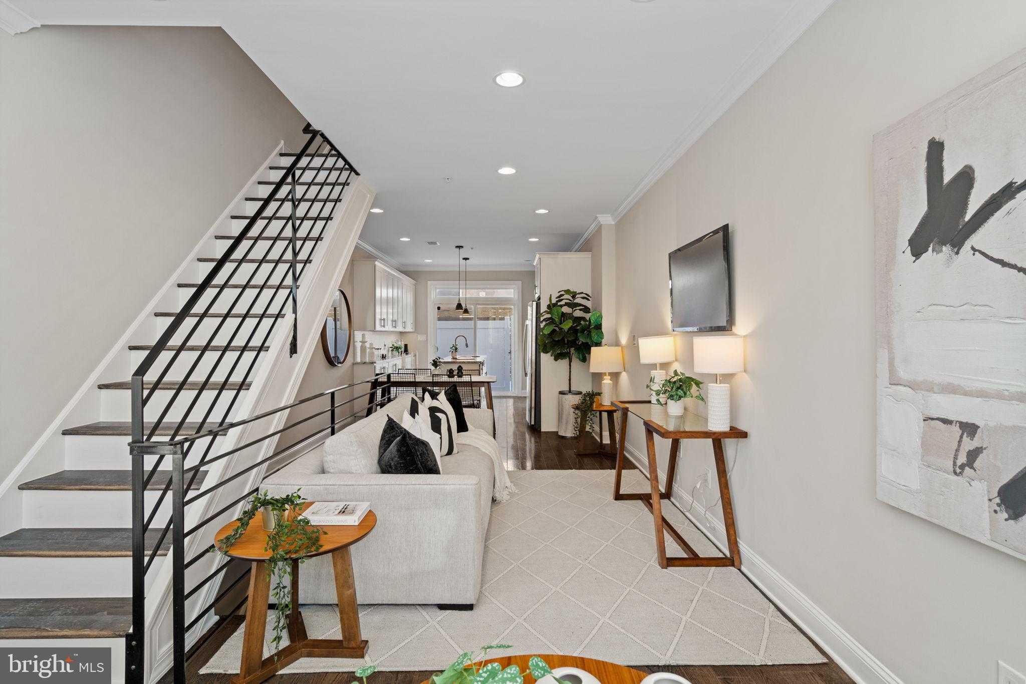 2051 Fernon St photo 6