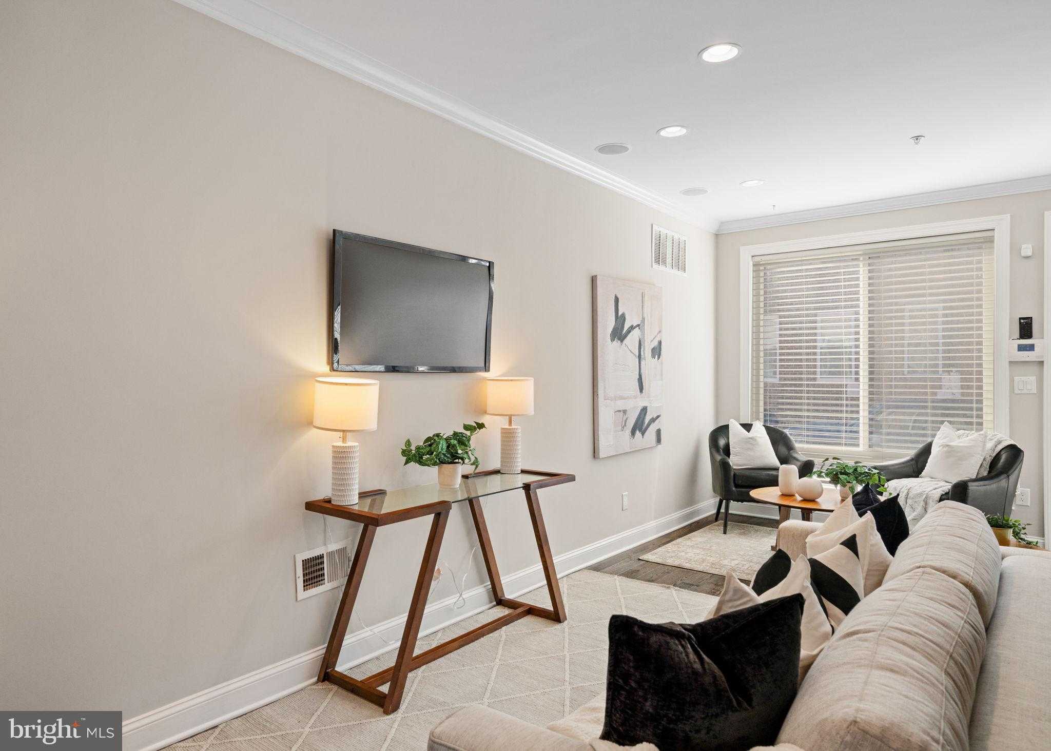 2051 Fernon St photo 8