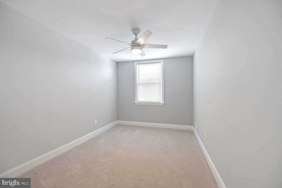 1807 N 77th St photo 19