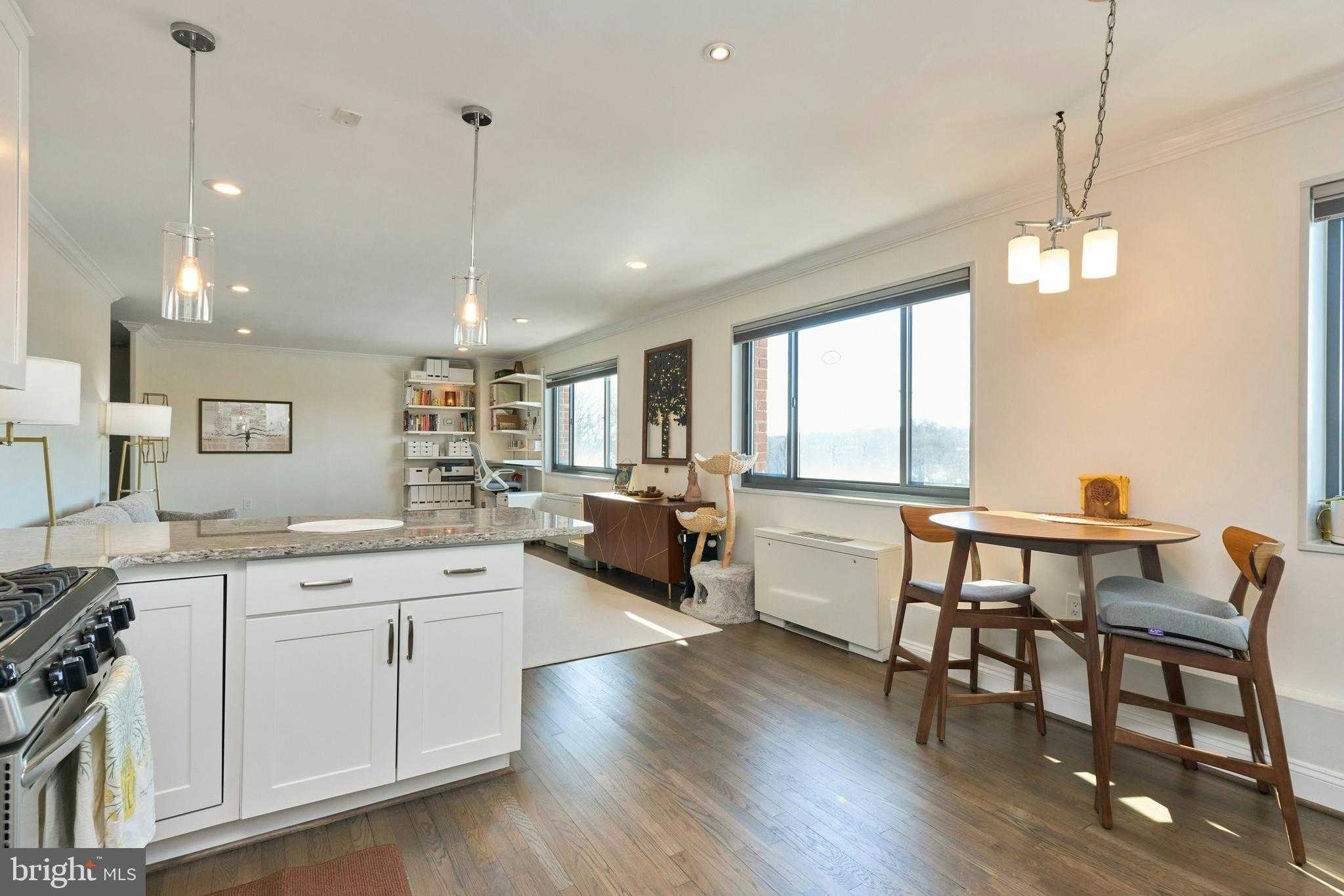 1300 S Arlington Ridge Rd Apt 504 photo 4