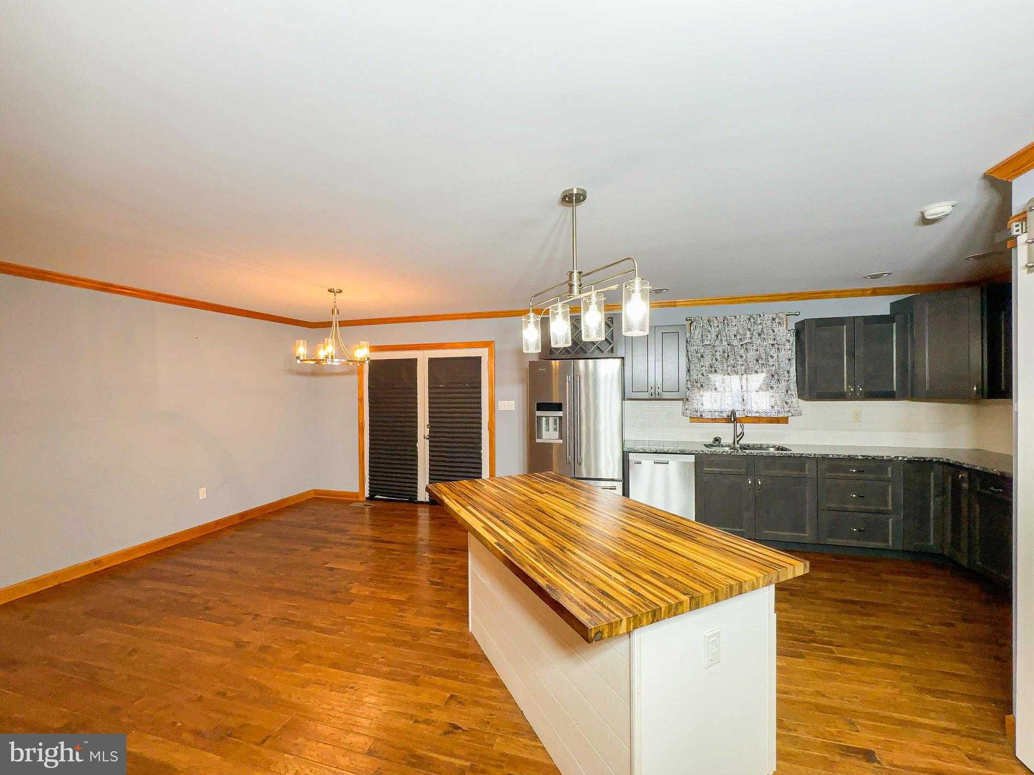 307 Beacon CT photo 6