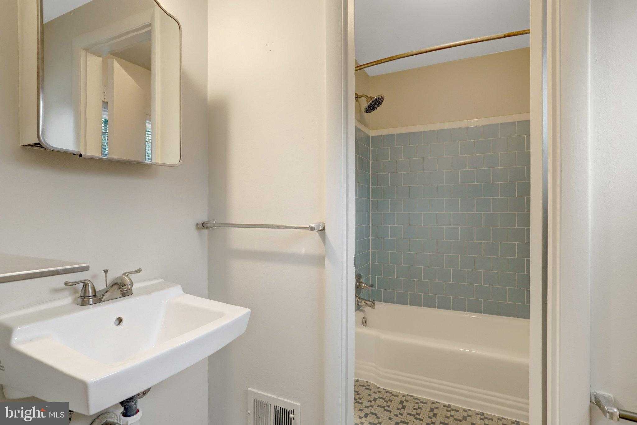 488 N Owen St photo 29