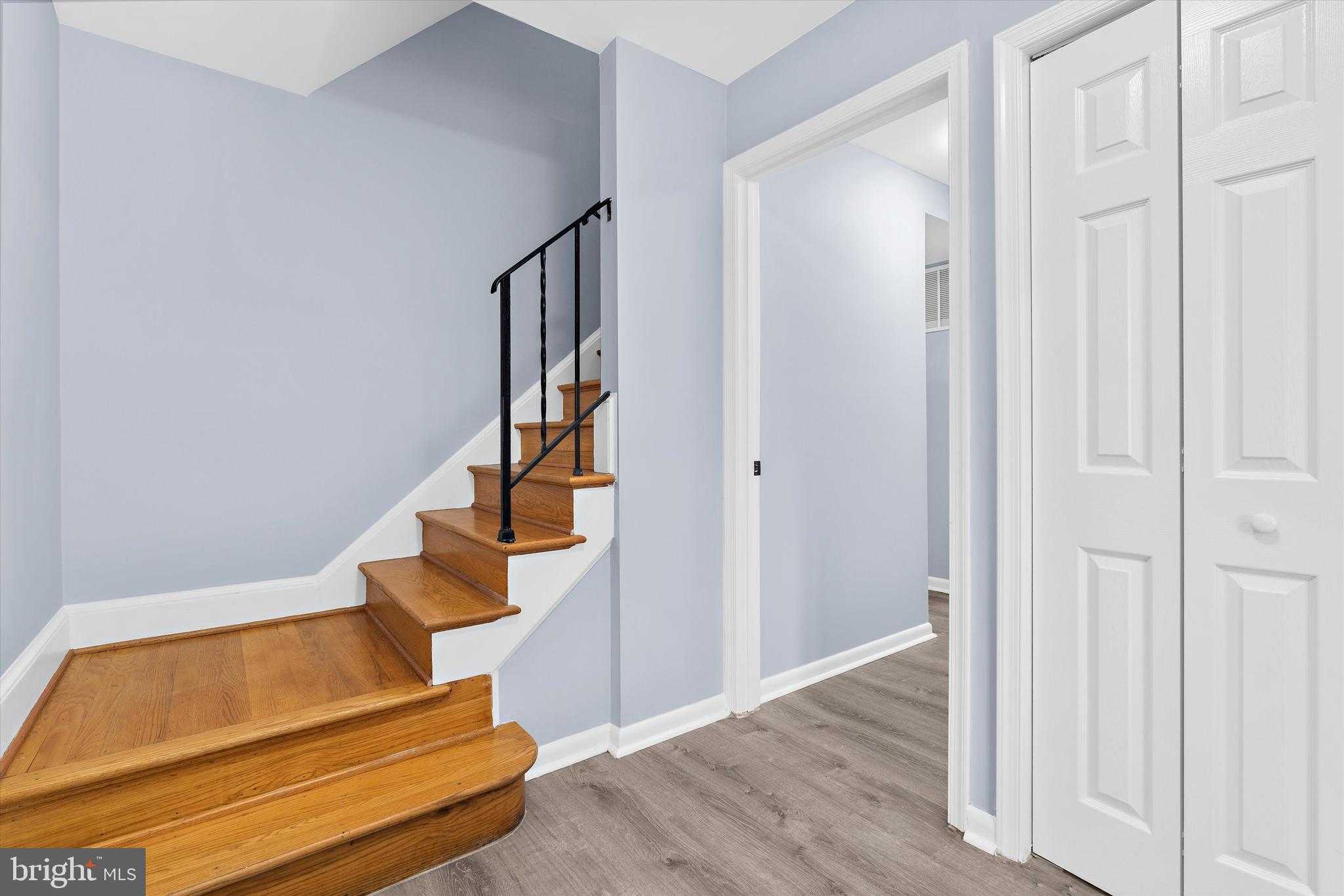 686 College Pkwy photo 19