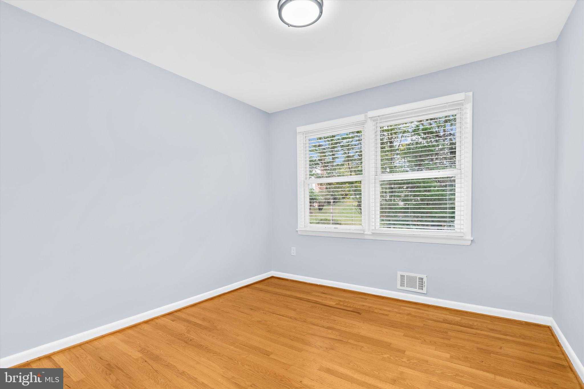 686 College Pkwy photo 30