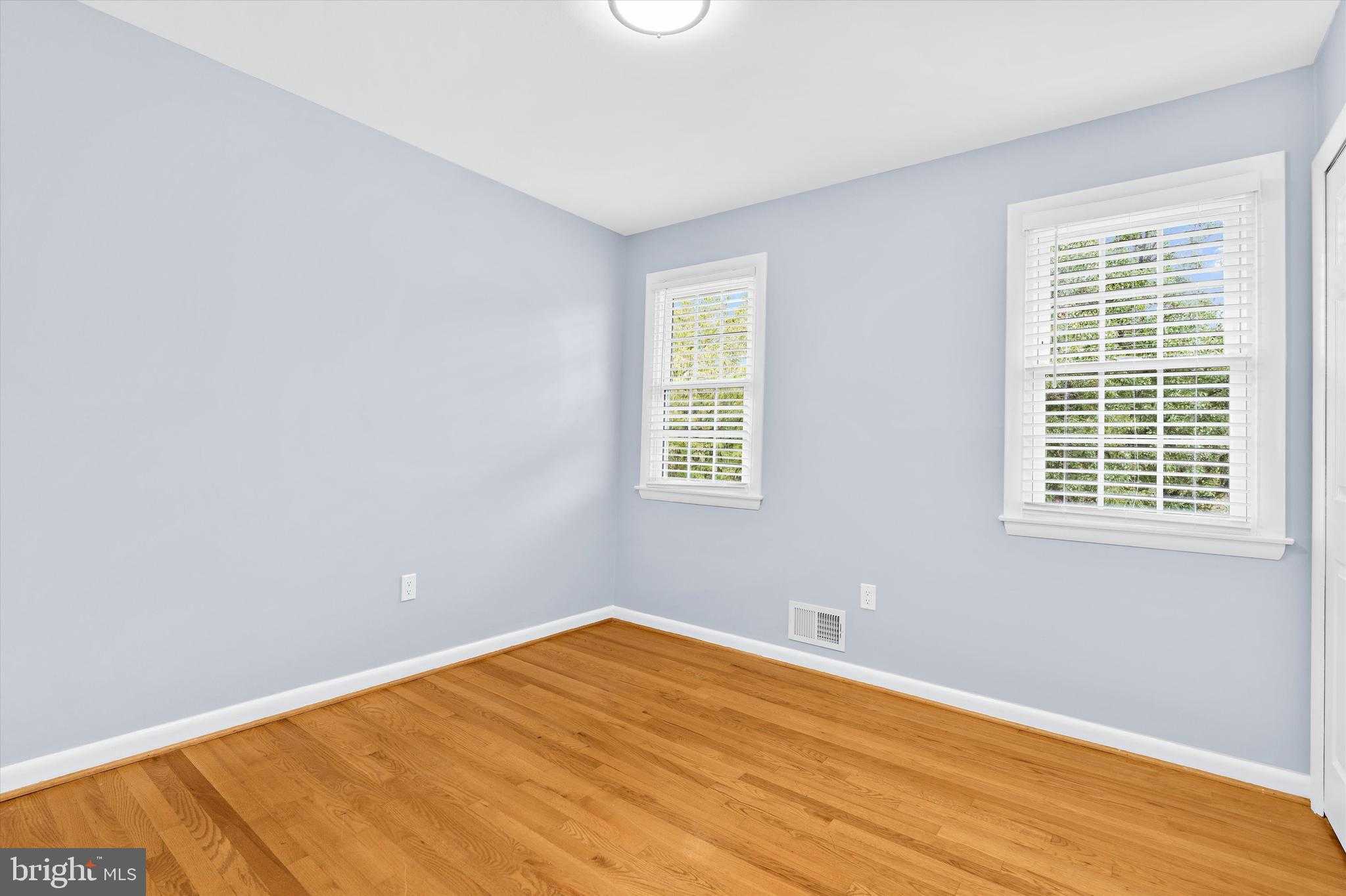 686 College Pkwy photo 32