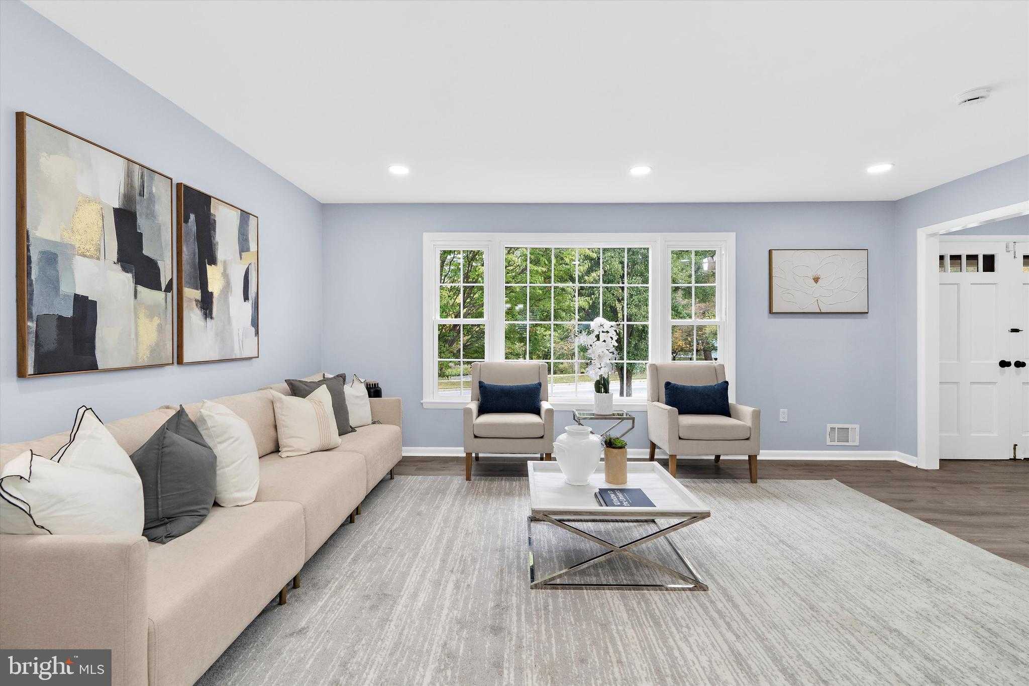 686 College Pkwy photo 5