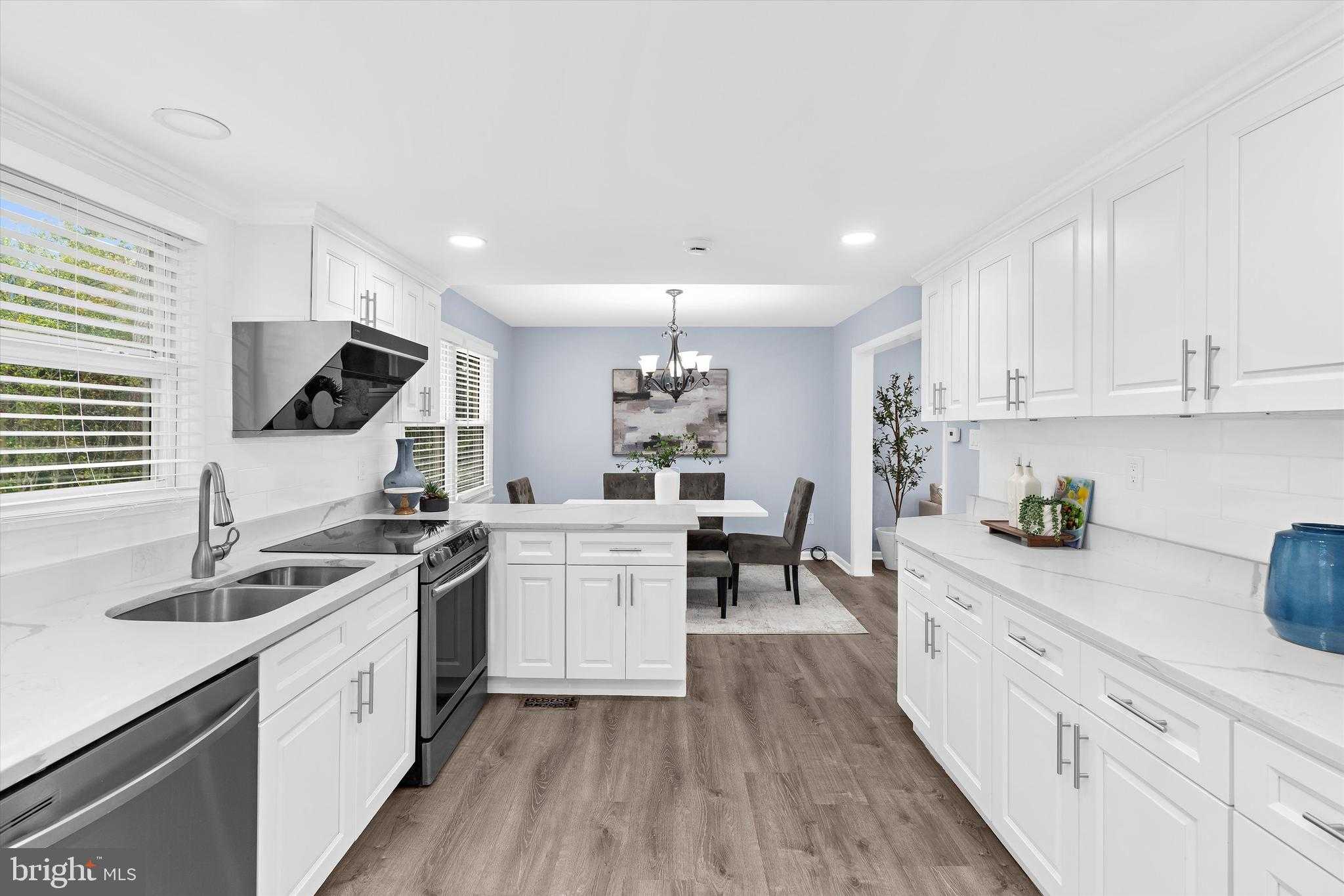 686 College Pkwy photo 9