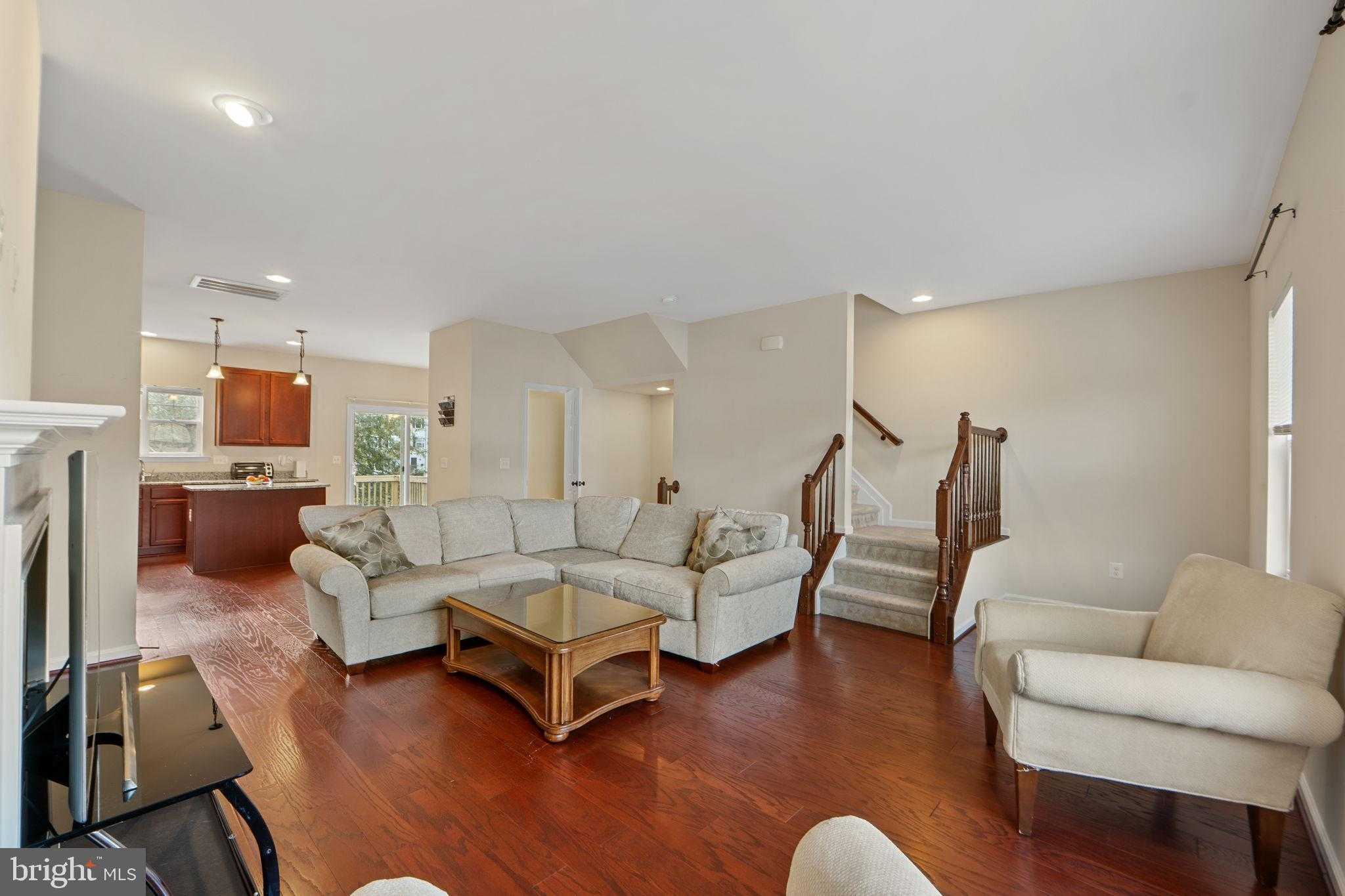 2210 Mallard Landing Dr photo 2