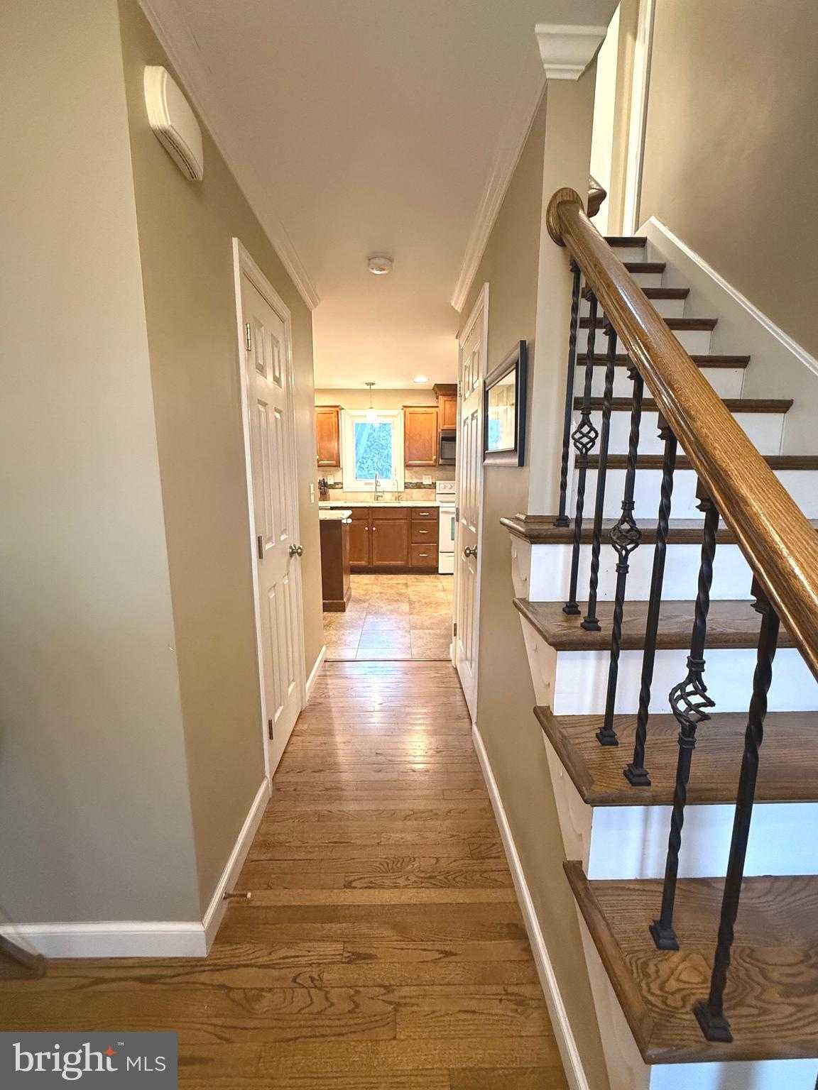 901 Spring Garden St photo 2