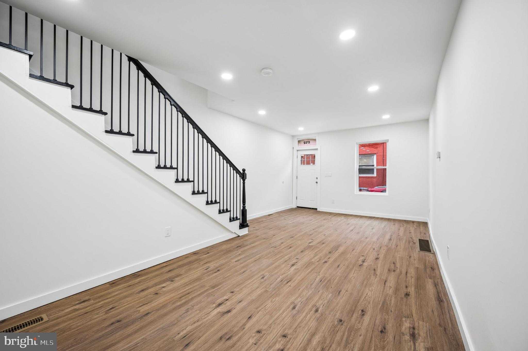 1702 N Stillman St photo 2