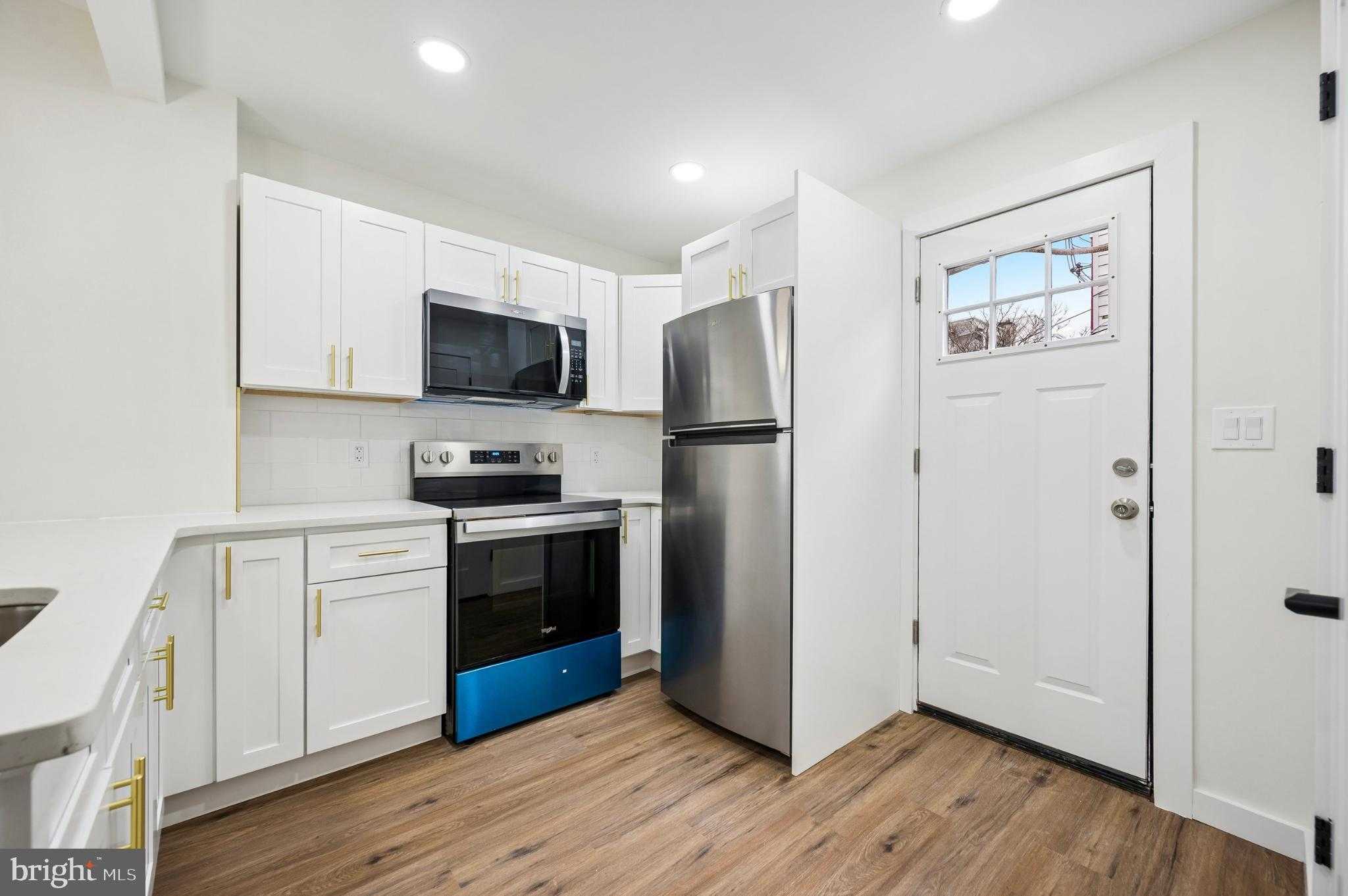 1702 N Stillman St photo 4