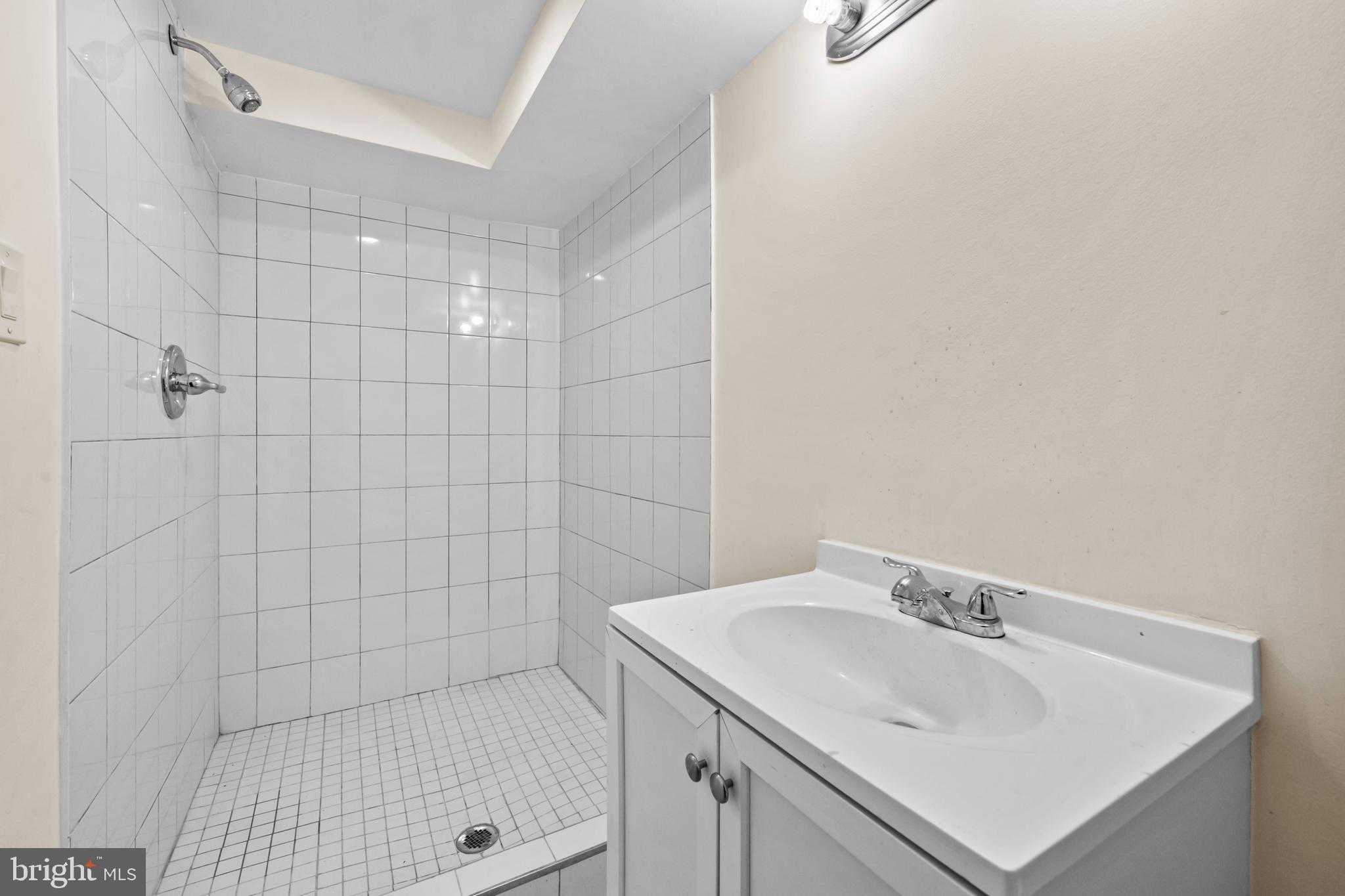 3209 Varnum St photo 35