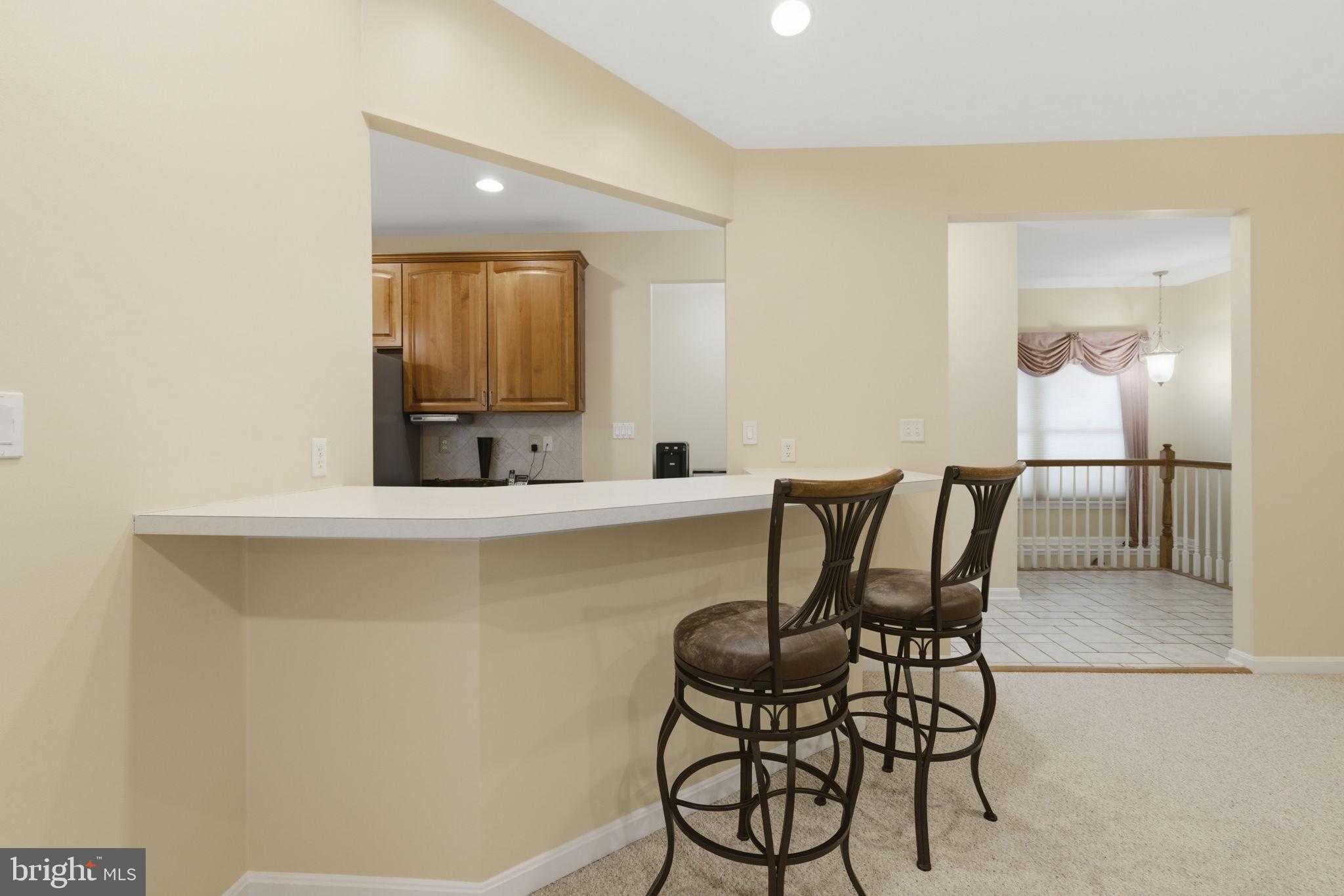 922 Sidehill Dr photo 6