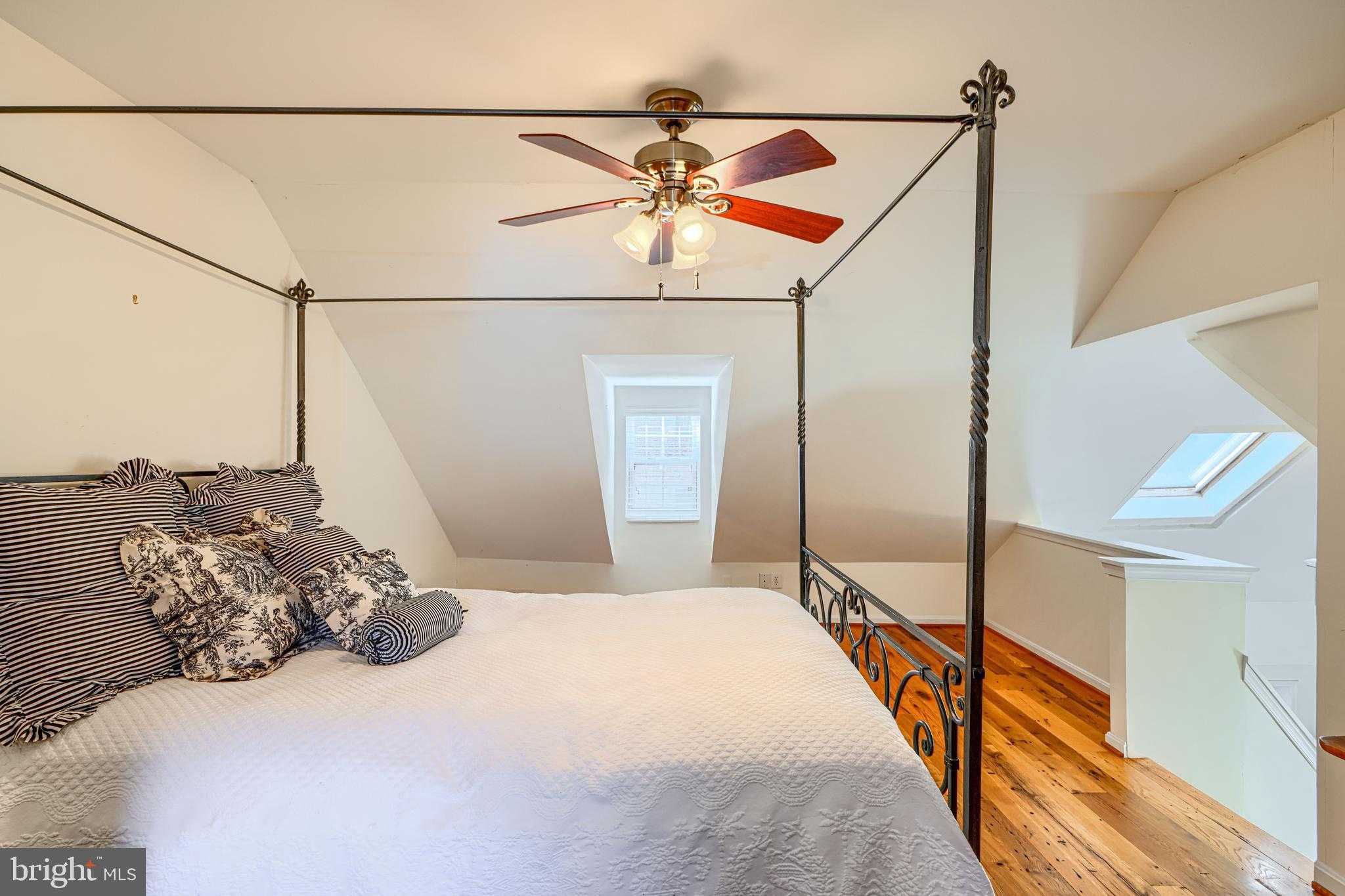 2102 Cambridge St photo 24