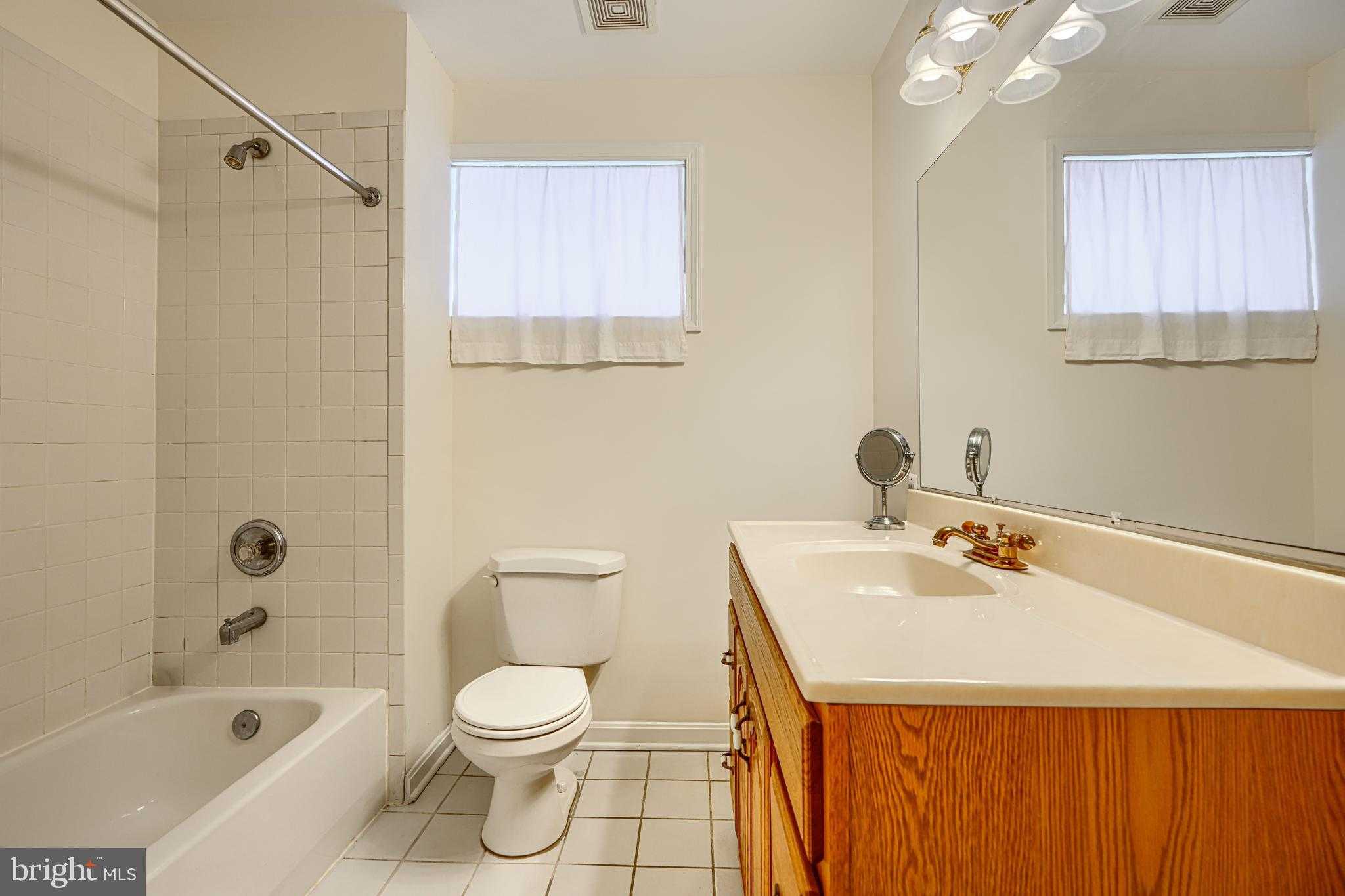 2102 Cambridge St photo 27