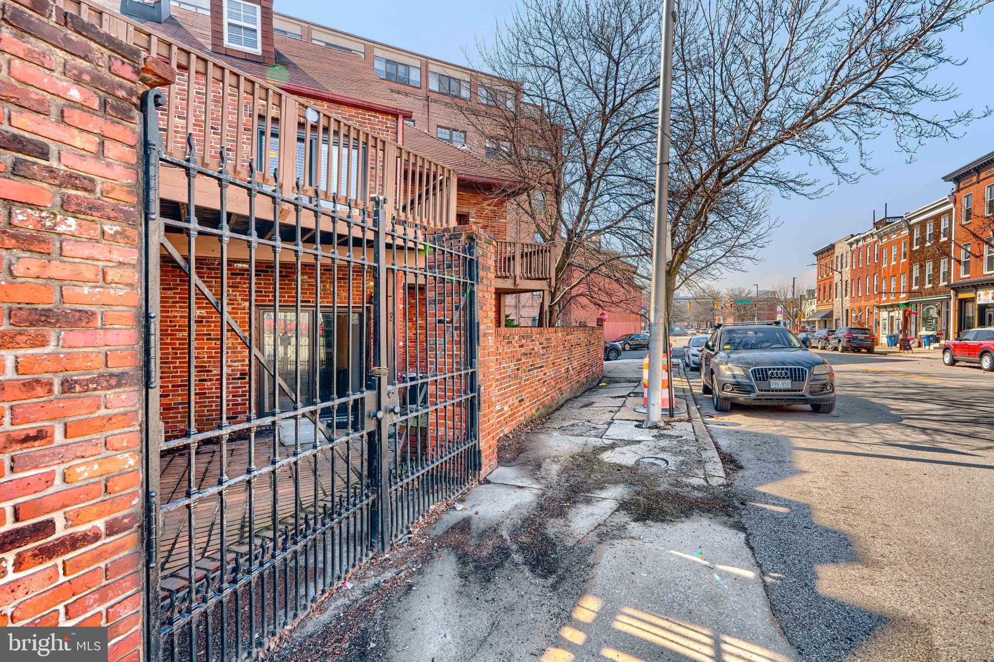 2102 Cambridge St photo 33