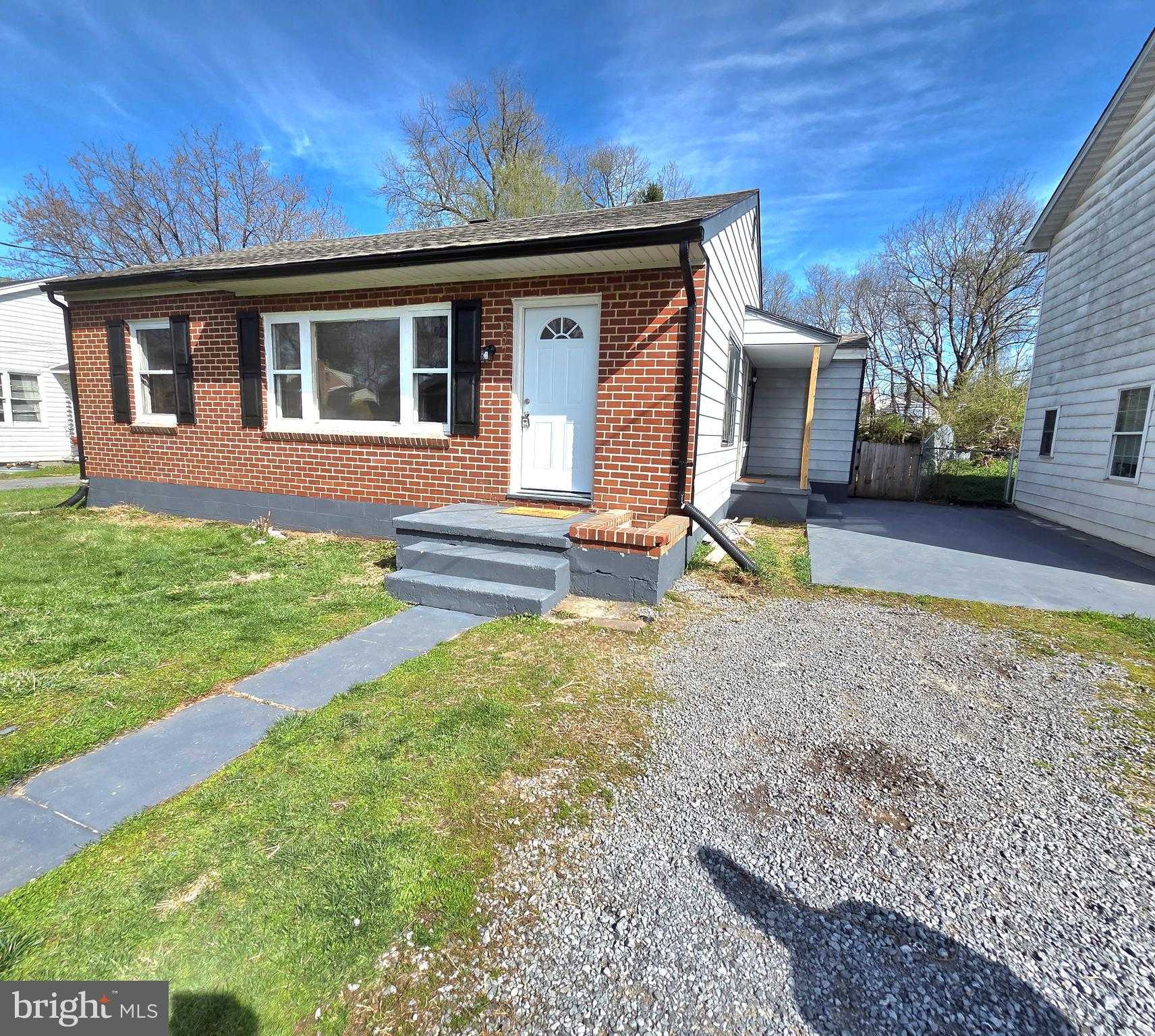 357 Hedrick Ave photo 4