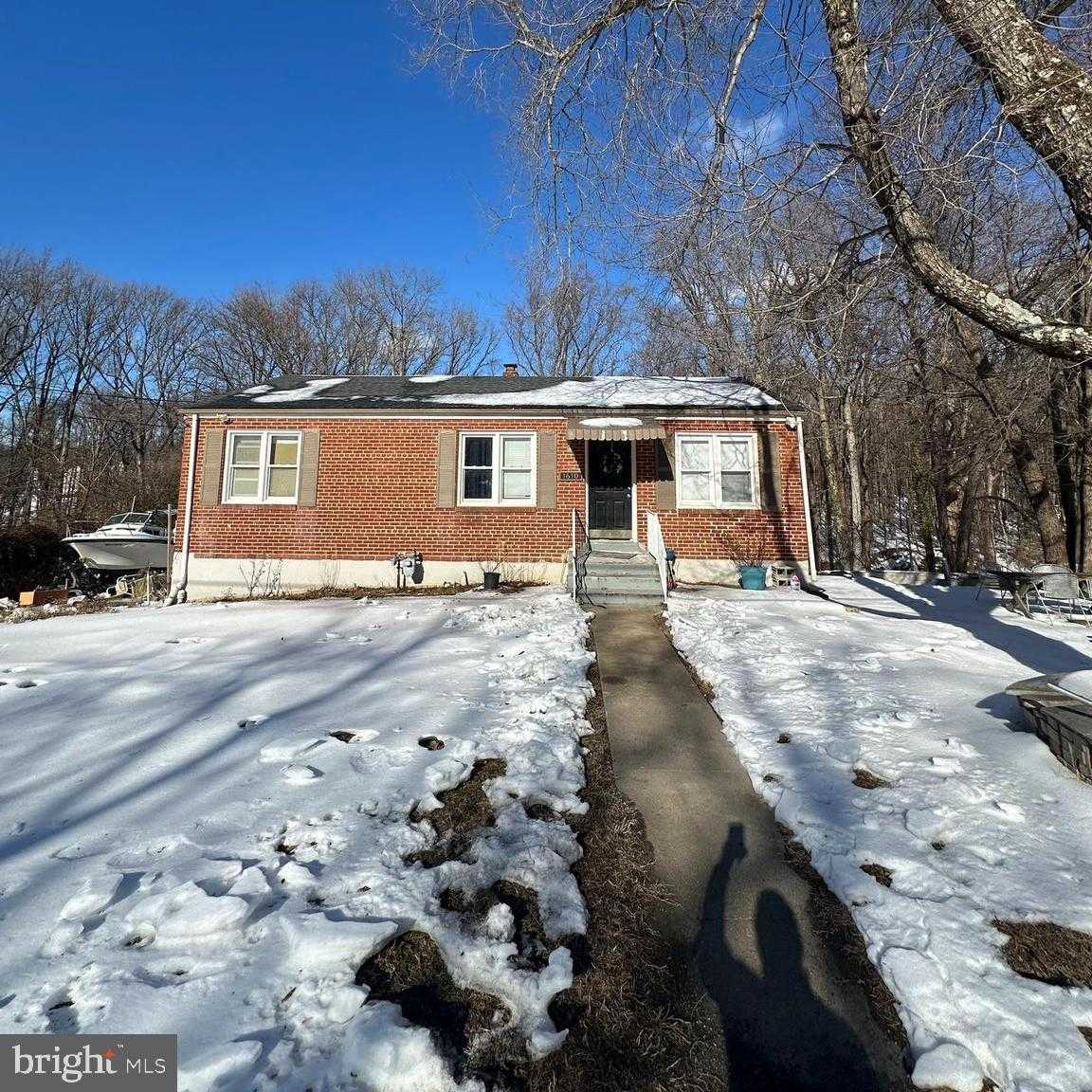 1610 Thomas Rd photo 2