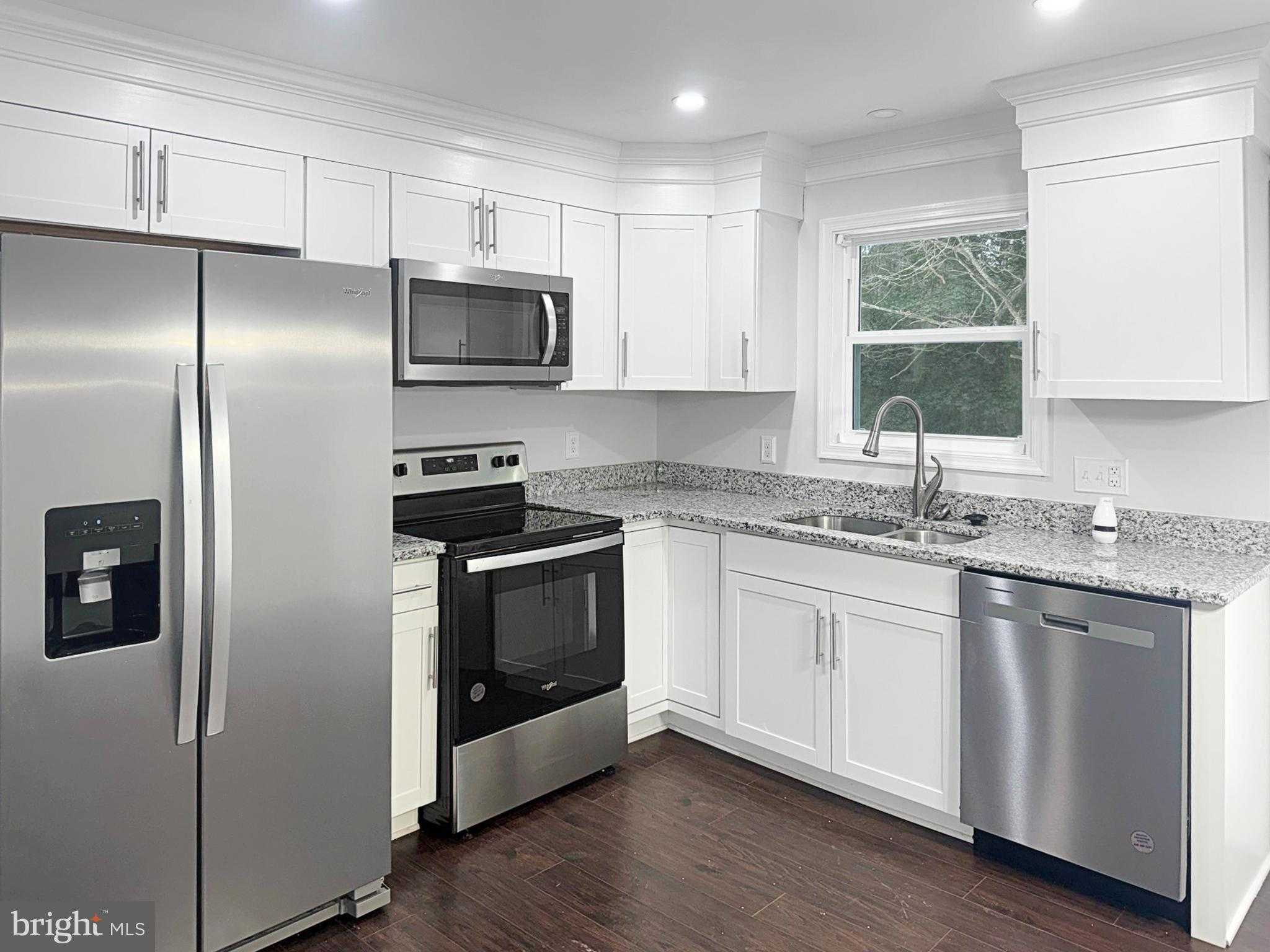 46461 Rosewood Dr photo 2