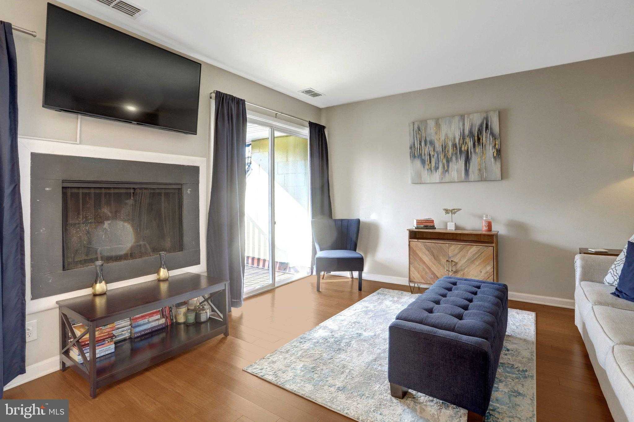 3940 Woodhue Pl photo 4