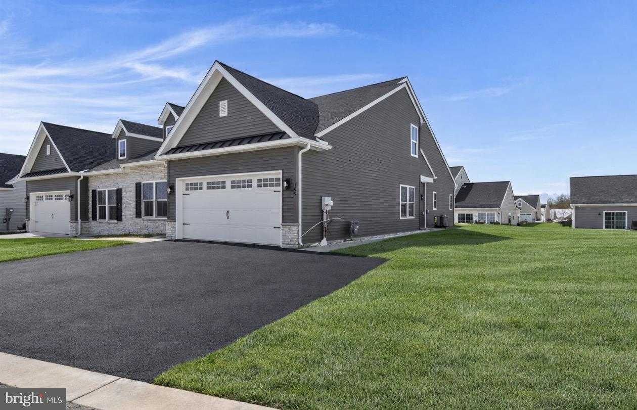 131 Hillard Fld photo 2