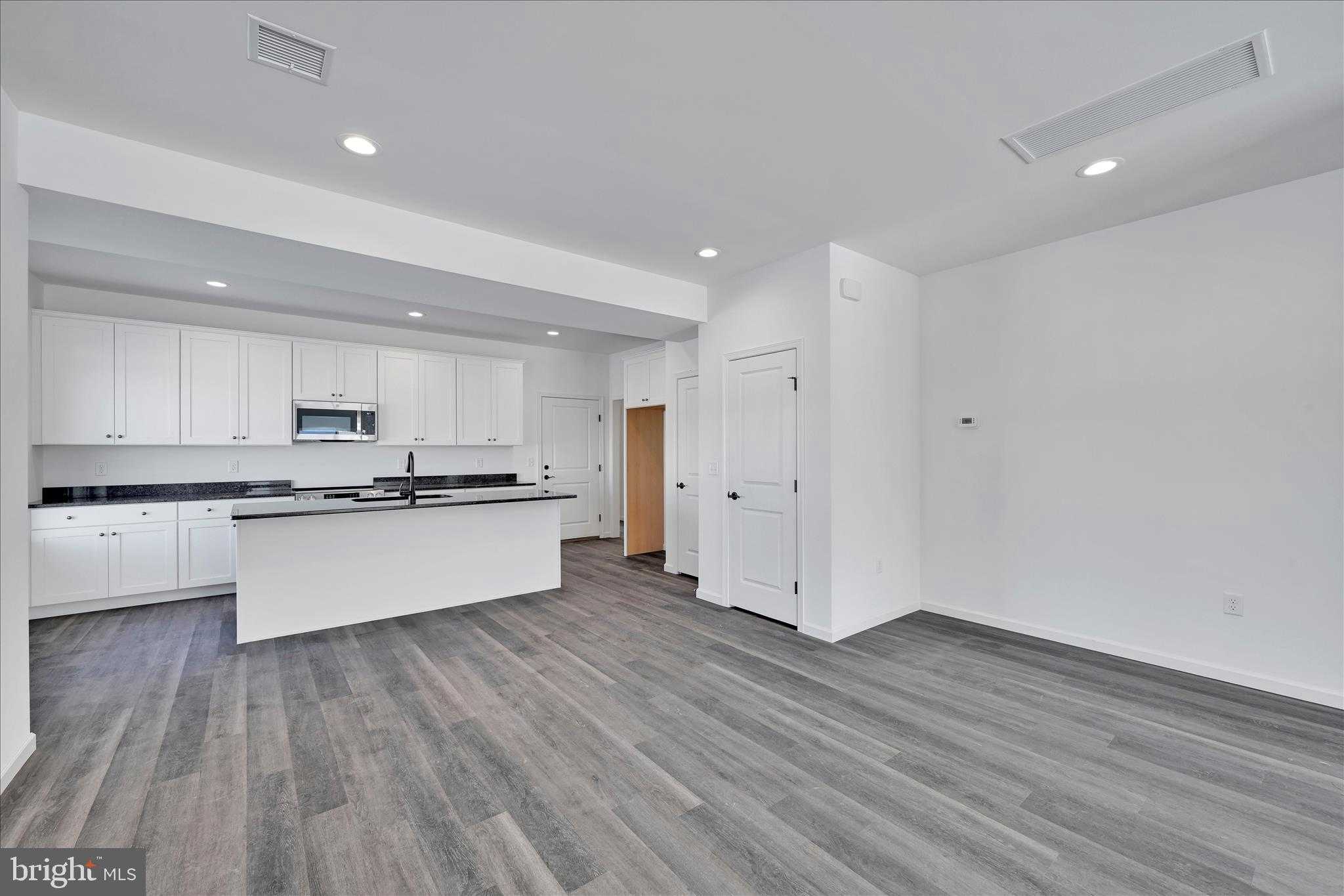 131 Hillard Fld photo 8