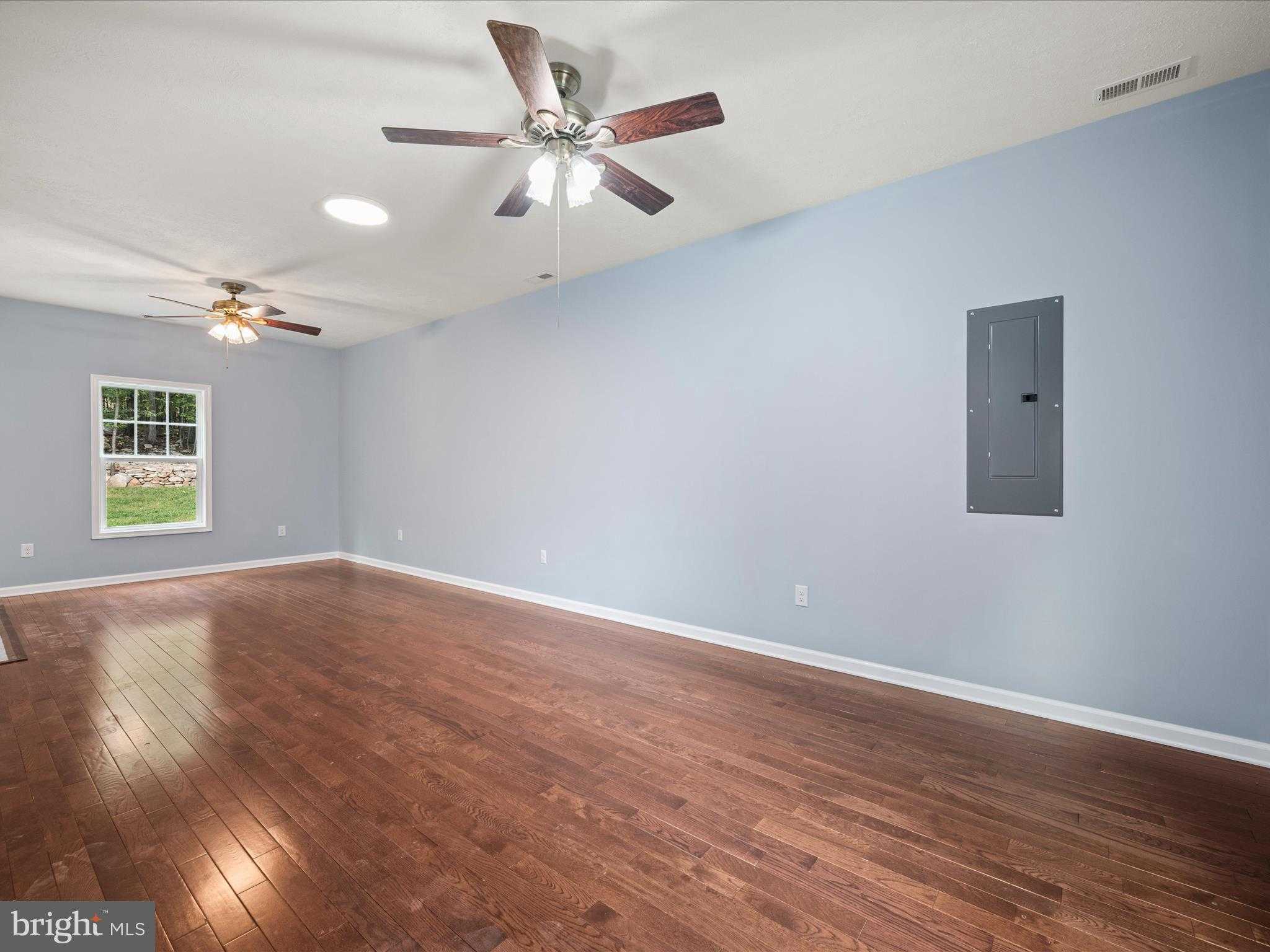 513 Pheasant Dr photo 9