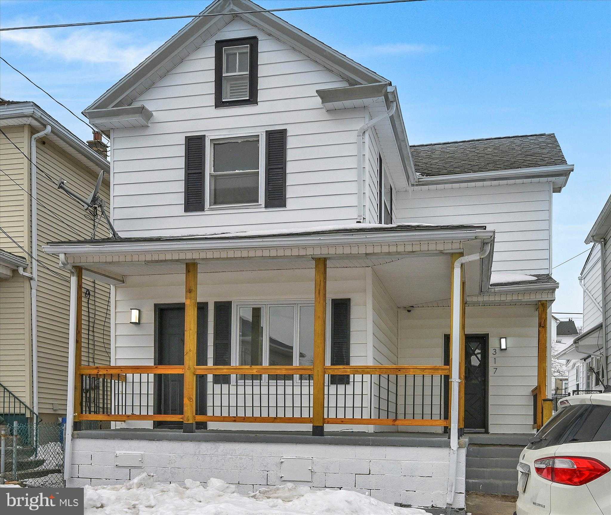 317 E Melrose St photo 5