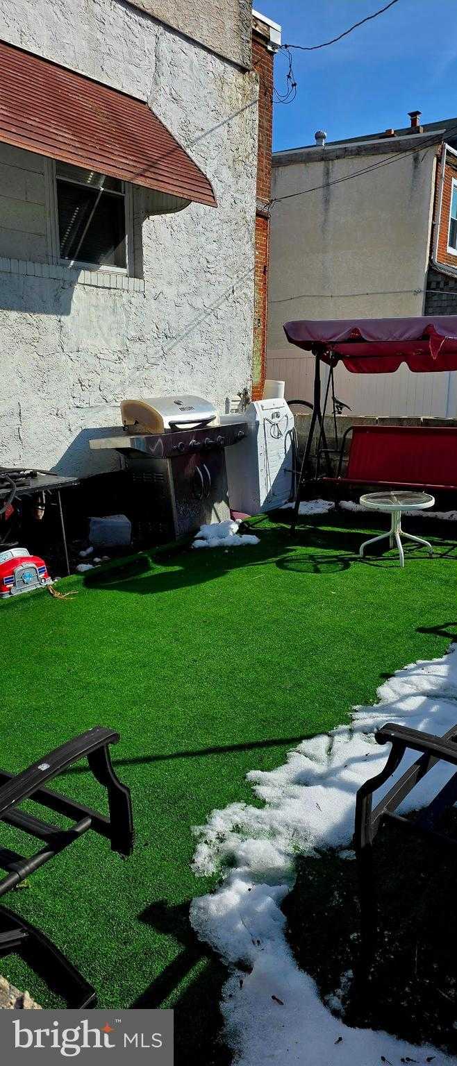 208 Walnut St photo 4