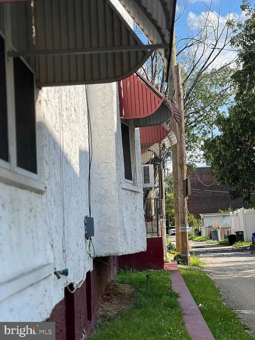 208 Walnut St photo 5