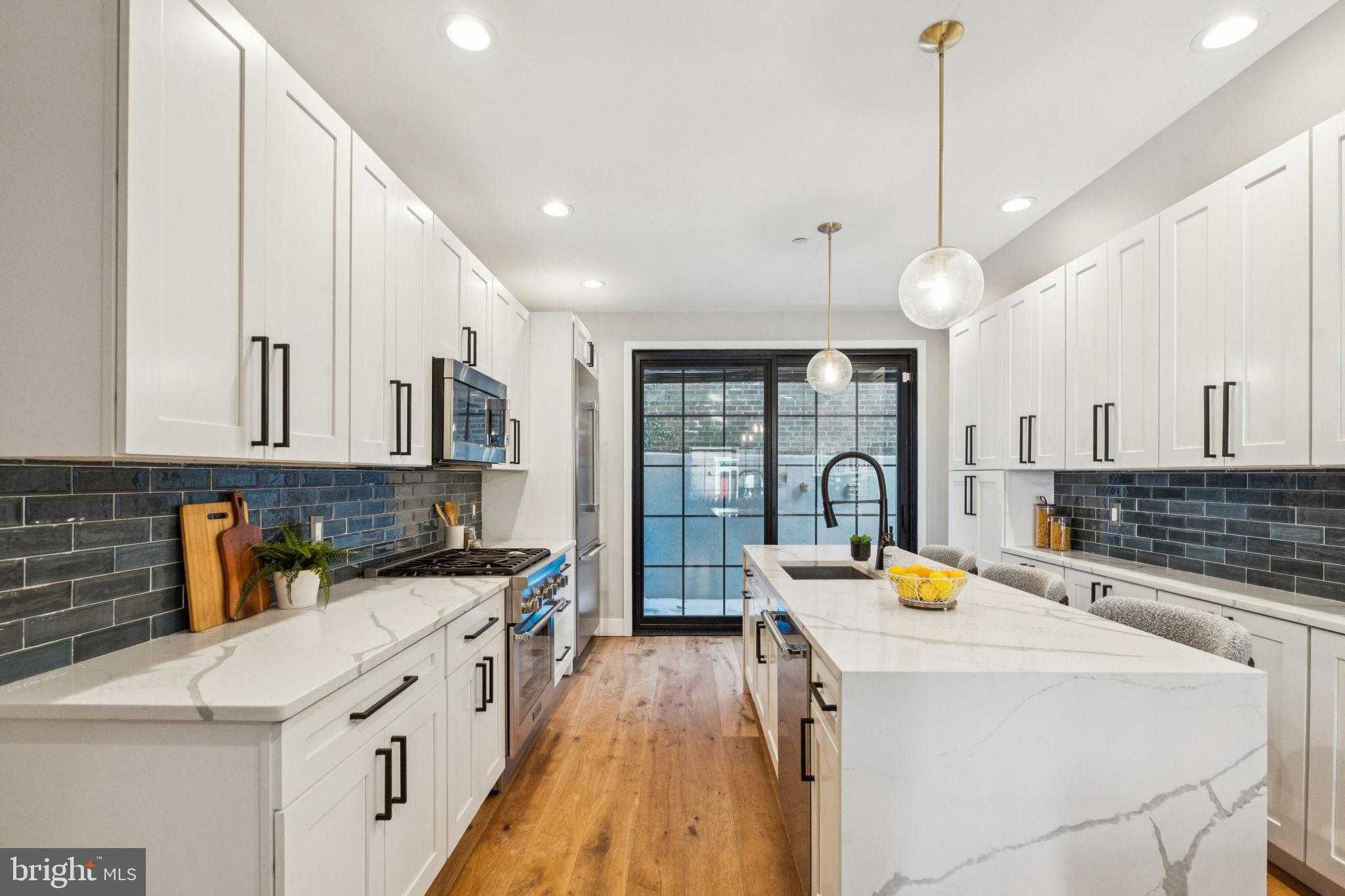 2518 Waverly St photo 14