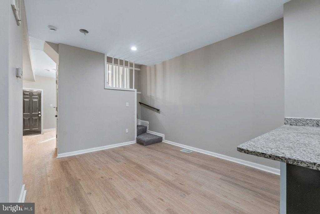 2108 Ashton St photo 9