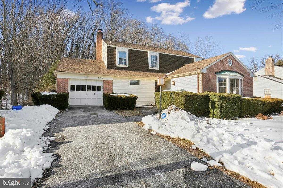 705 College Pkwy photo 27