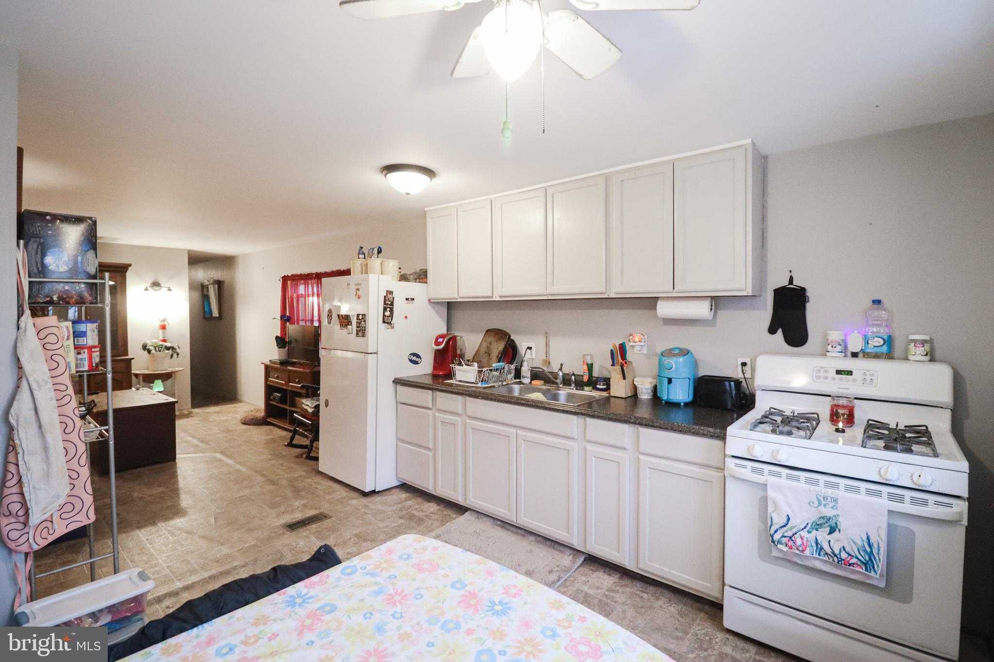 2723 S Queen St photo 10