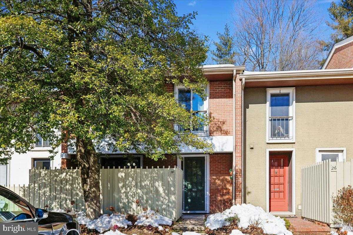 28 Bouton Green CT photo 2