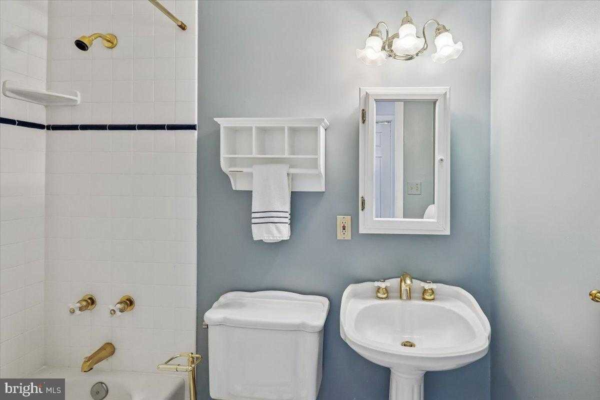 28 Bouton Green CT photo 29