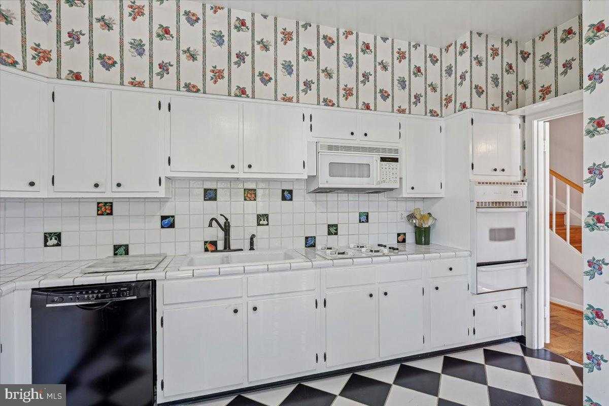 28 Bouton Green CT photo 6