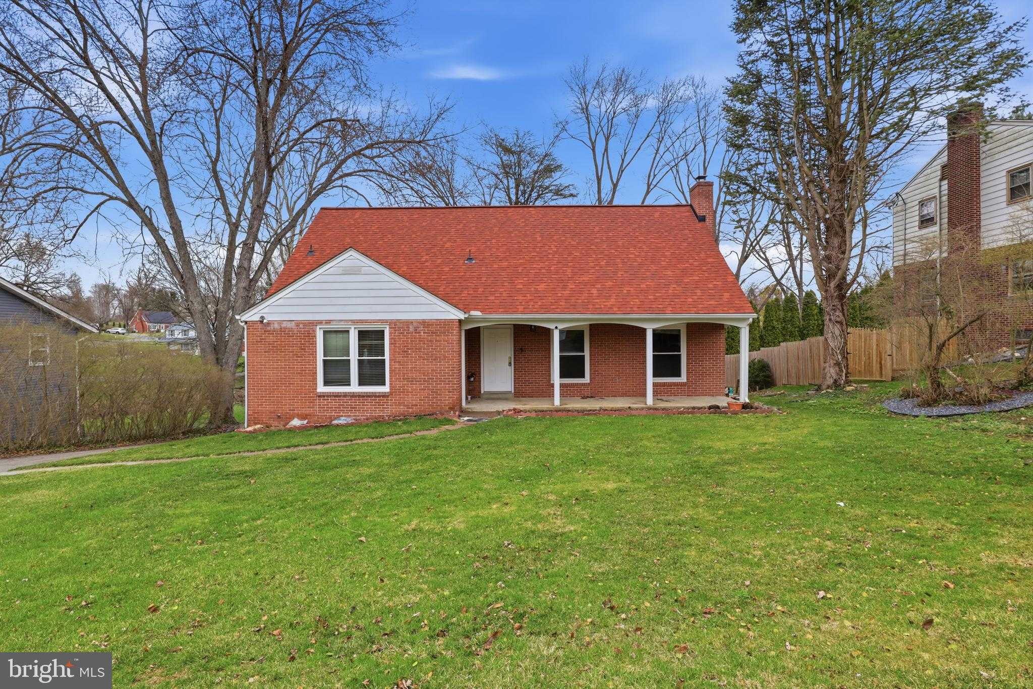 1529 Springside Dr photo 2