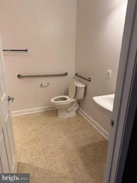 6185 Willow Pl Apt 105 photo 29