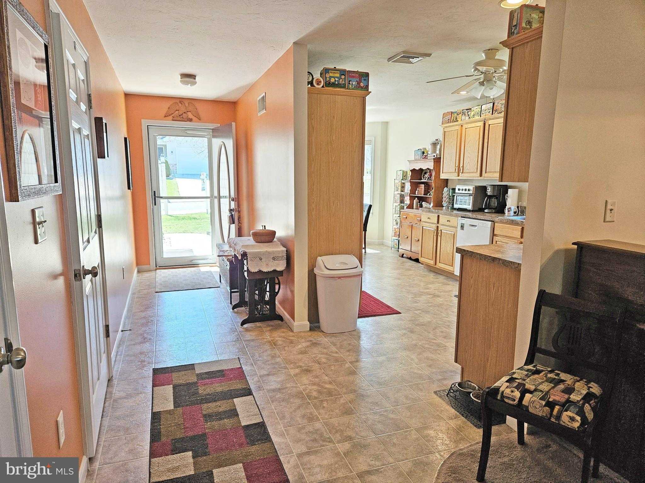 14 Colonial CT photo 3